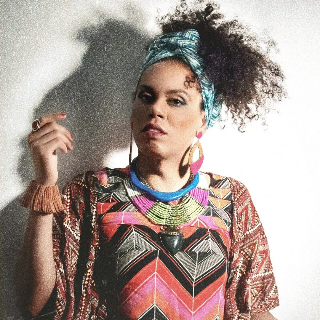 "Escurecendo as sororidades"