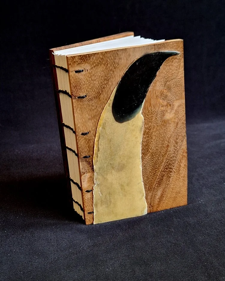miniature-art-book-erwin-huebner-toucan.jpg