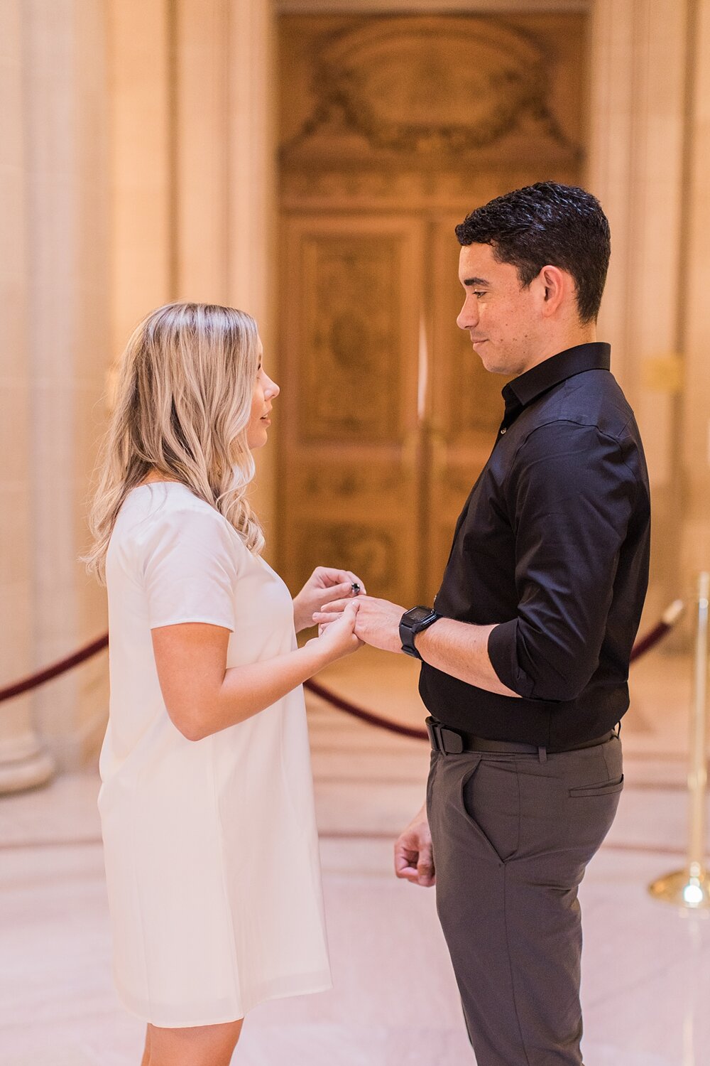 san-francisco-city-hall-engagement-session_0010.jpg