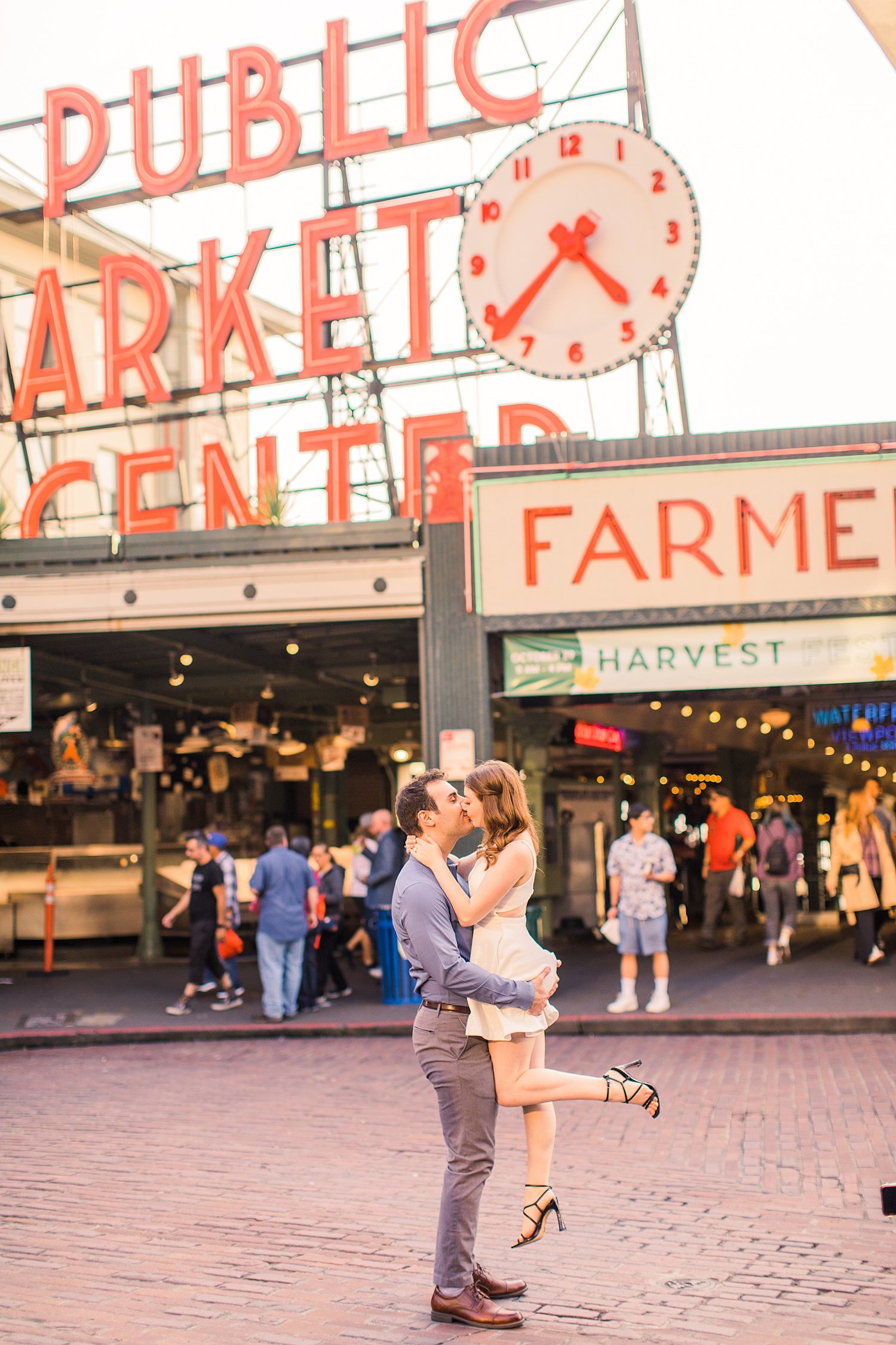 seattle-engagement-session-pike-place-rooftop_0423.jpg