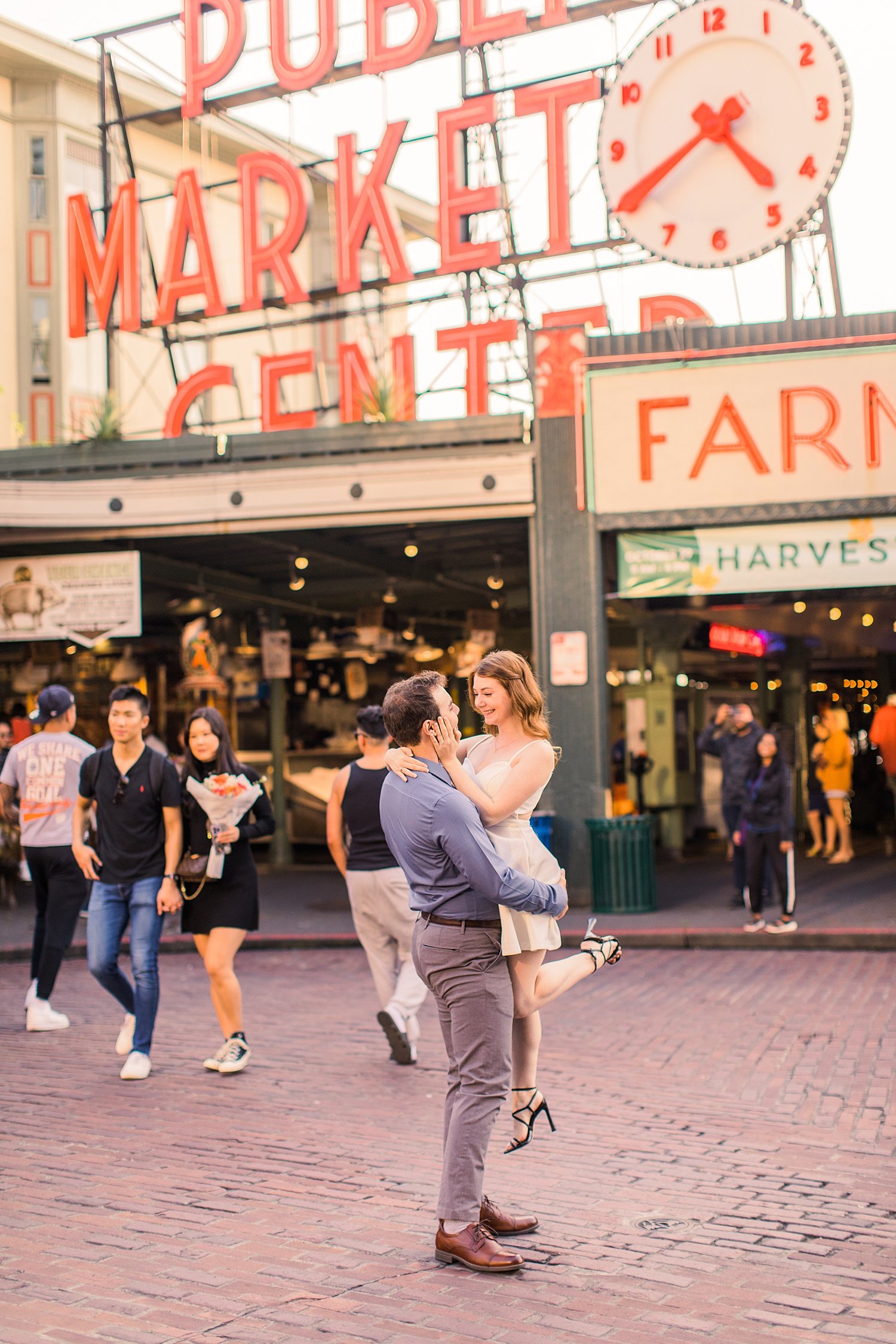 seattle-engagement-session-pike-place-rooftop_0424.jpg