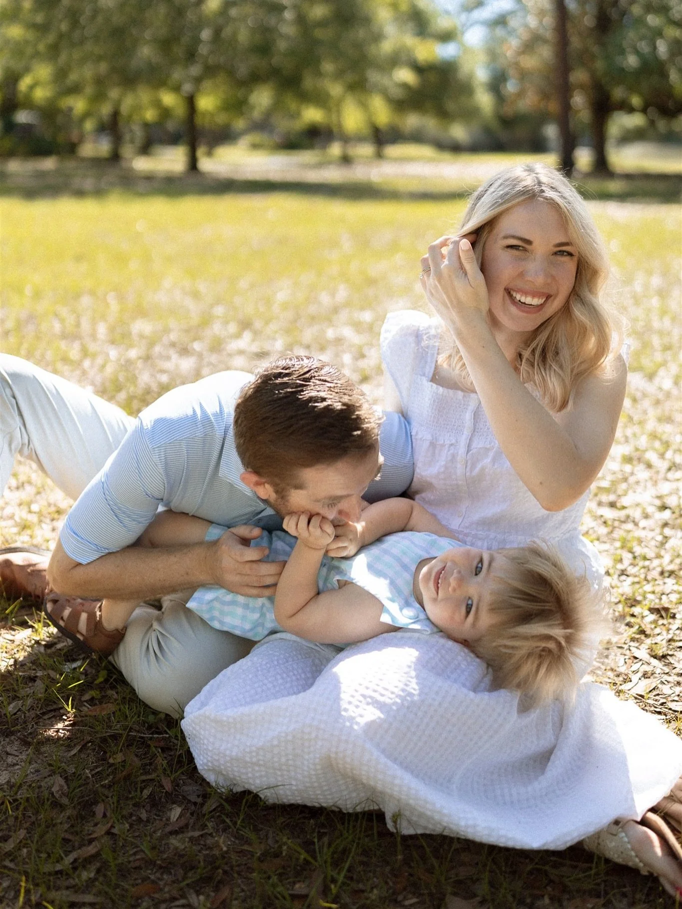 Red light Green light and holding hands 💚

&bull;
&bull;
&bull;
&bull;
#pensacolaphotographer #pensacolafamilyphotographer #pensacolaweddingphotographer #pensacolaweddings #pensacolaengagementphotographer #gulfcoastphotographer #emeraldcoastphotogra