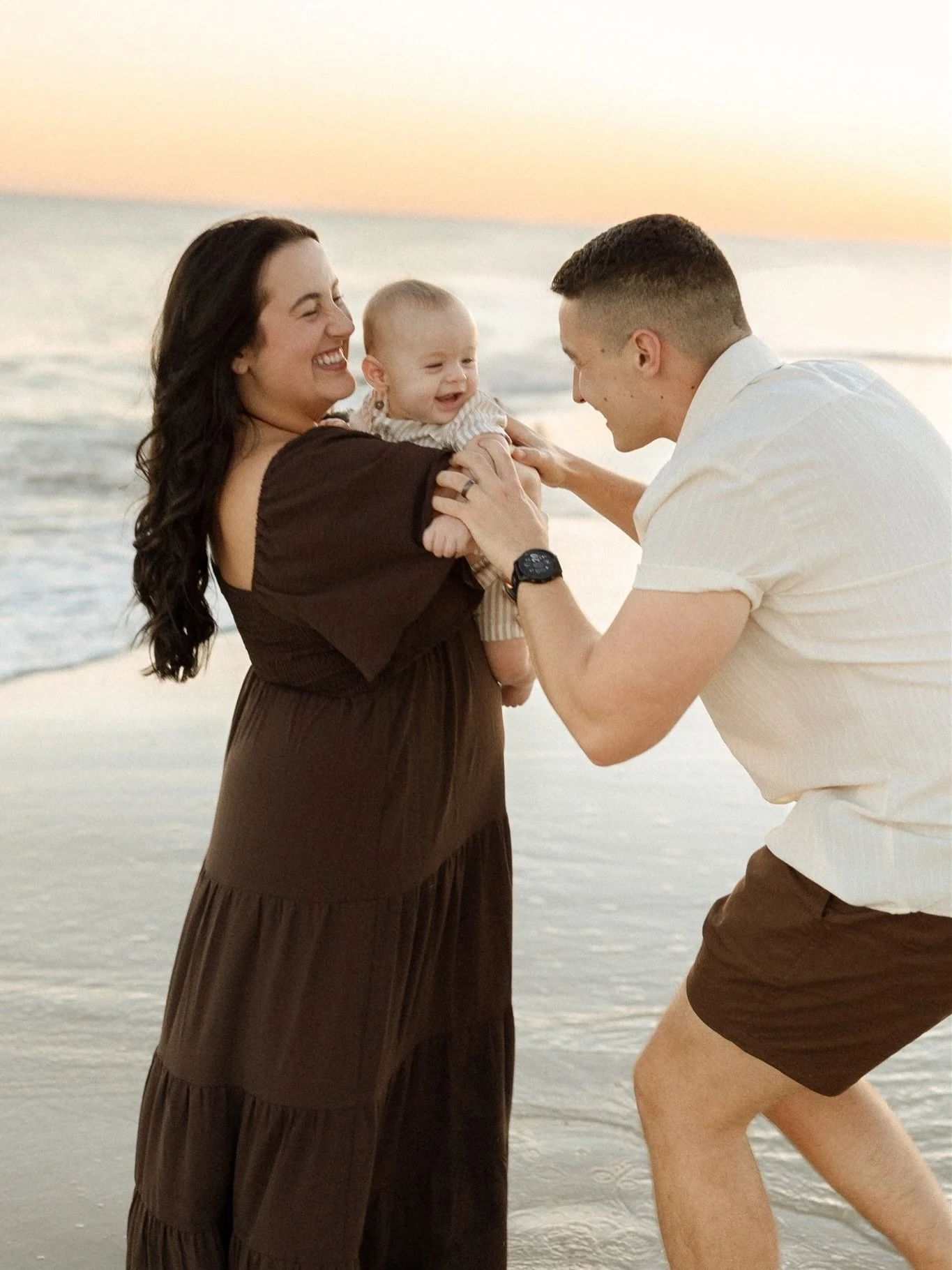 Family time by the sea 🩵🌊

&bull;
&bull;
&bull;
&bull;
#pensacolaphotographer #pensacolafamilyphotographer #pensacolaweddingphotographer