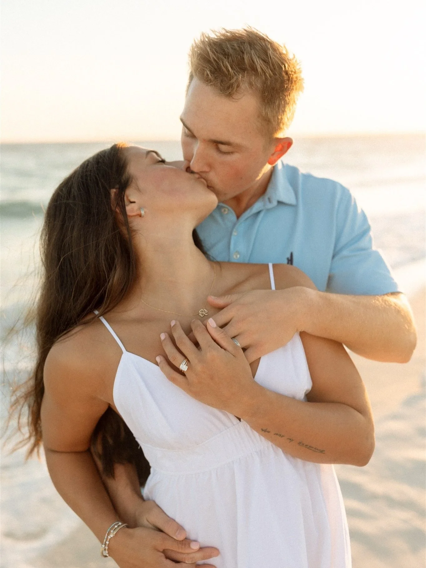 Emily + Jackson have such an easy love 💛

&bull;
&bull;
&bull;
#pensacolaphotographer #pensacolaweddingphotographer #pensacolaengagementphotographer