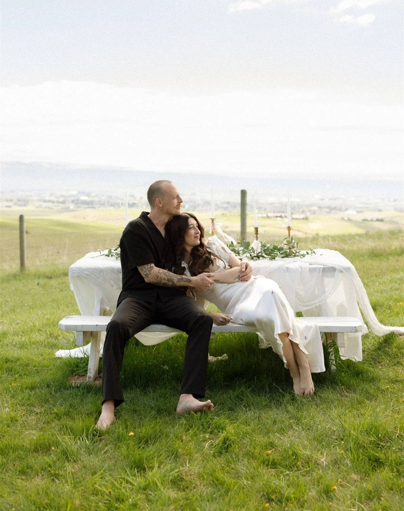 Champagne Picnic with Mountain Views >>>>>>

#destinationweddingphotographer #bozemanelopement #elopementphotography #montana