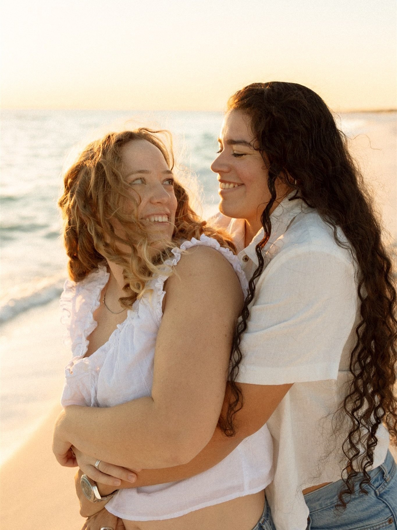 some digital and film snaps of A + C 🐚💛
They like going to the beach and looking for shells so of course we did that for their engagement photos 

#pensacolaphotographer #pensacolaweddingphotographer #pensacolabeachphotographer