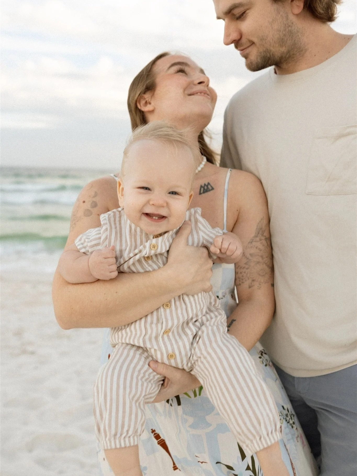 The Meuse Family&rsquo;s first photos as a family of 3 🩵🥹

#pensacolaphotographer #pensacolabeachphotographer #30aphotographer