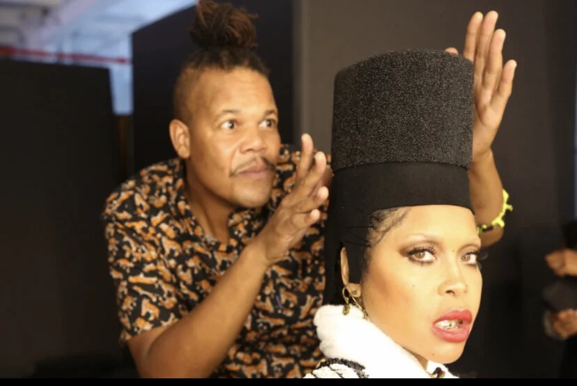 Chuckie Amos with Erykah Badu. Hair by Chuckie Amos. Image courtesy of Chuckie Amos.