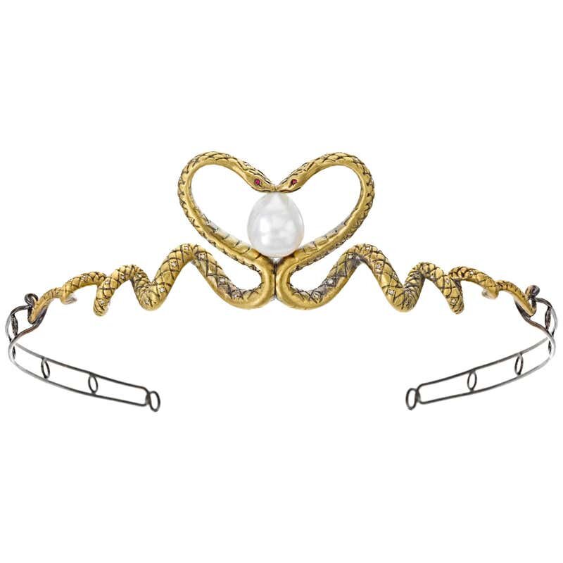 ‘Queen of Scots’ tiara by Wendy Brandes. Image courtesy of Wendy Brandes.