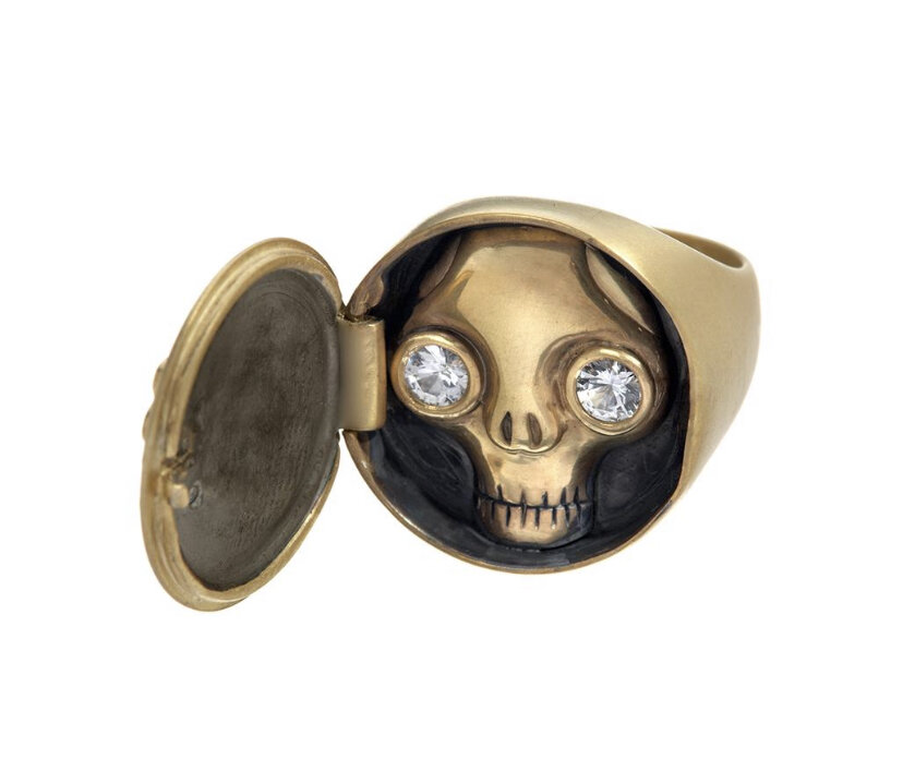 ‘Juana Peekaboo Skull’ ring by Wendy Brandes. Ring pictured open. Image courtesy of Wendy Brandes.