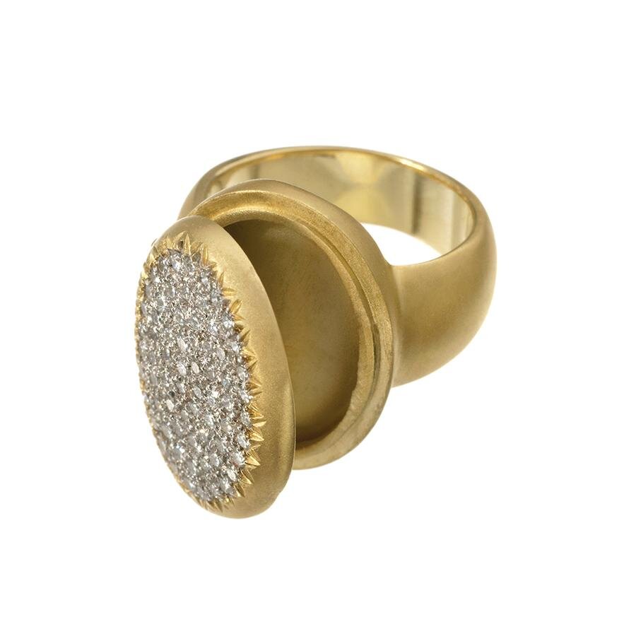‘Borgia Poison’ ring by Wendy Brandes. Image courtesy of Wendy Brandes.