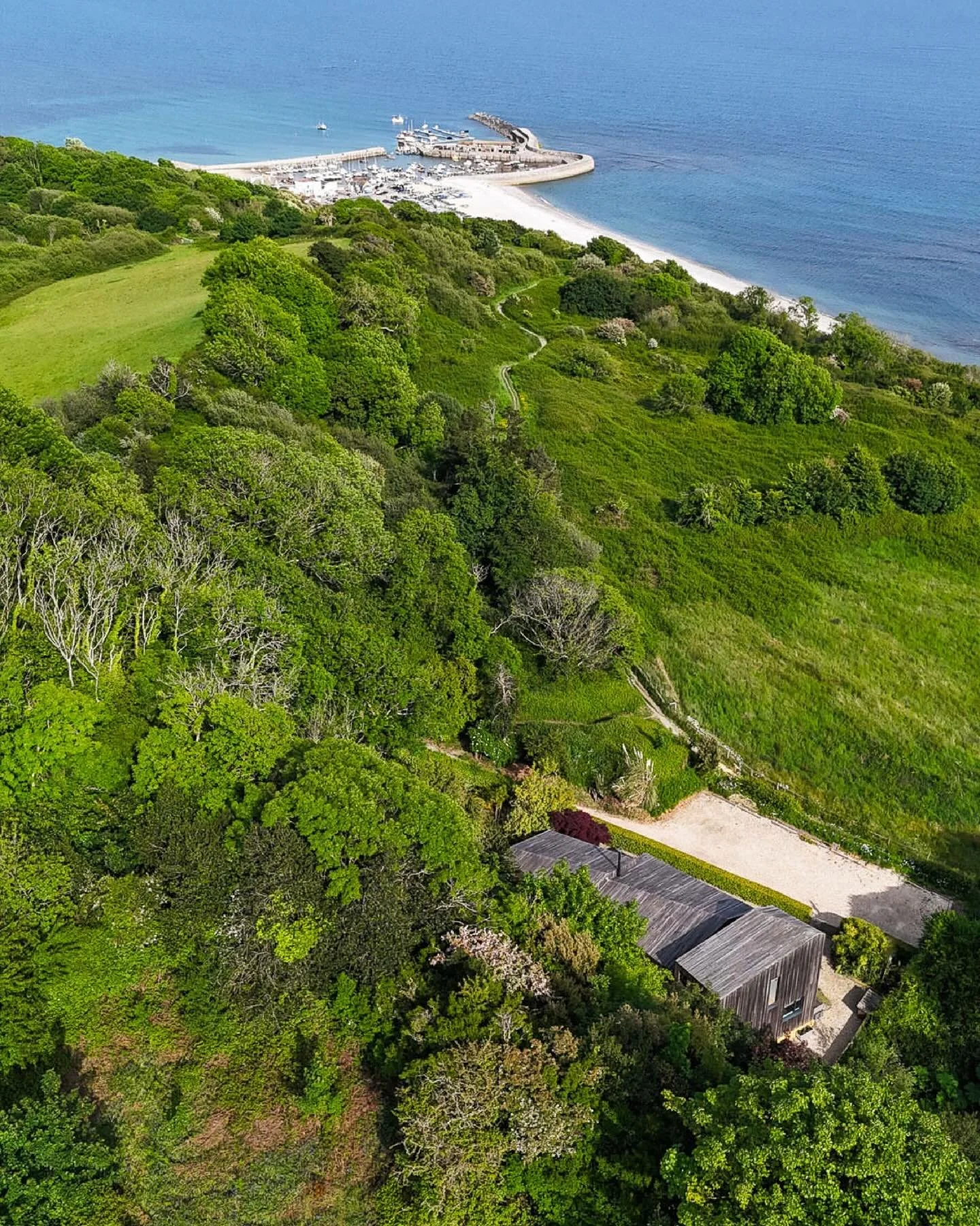 ✨ The Crow&rsquo;s Nest ✨
Looking ahead to Spring / Summer 2026? This one&rsquo;s for the planners, the group bookers and the &ldquo;let&rsquo;s all go away together&rdquo; crew.

The Crow&rsquo;s Nest is an extraordinary, contemporary coastal retrea