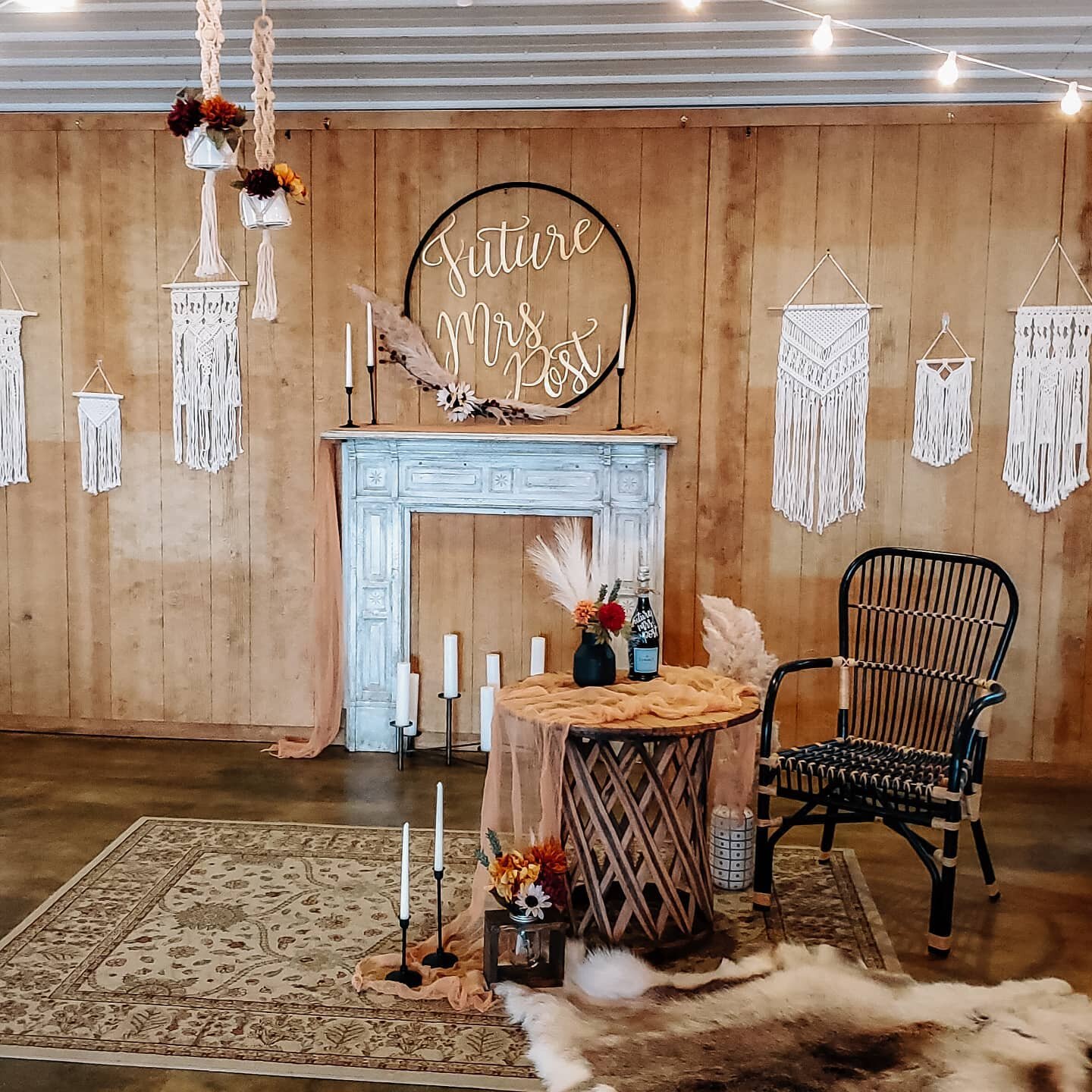 To create a more boho feel, we removed the white frame mirrors, added macrame to the walls and hung planters. Some black accents helped add a little moodiness. 
.
For your event design and rental needs, check out the link in bio!