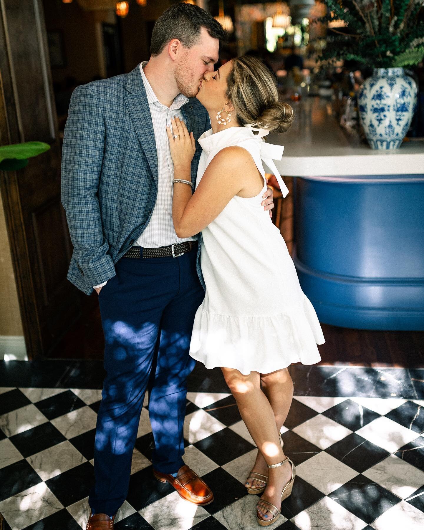 Date night with Heather &amp; Dillon!
&bull;
Preview from a recent session in St. Simons Island at @dorothysssi - the coolest place- thank you guys so much for the chance to shoot in your beautiful restaurant!

&bull;
#stsimonsislandphotographer #ame