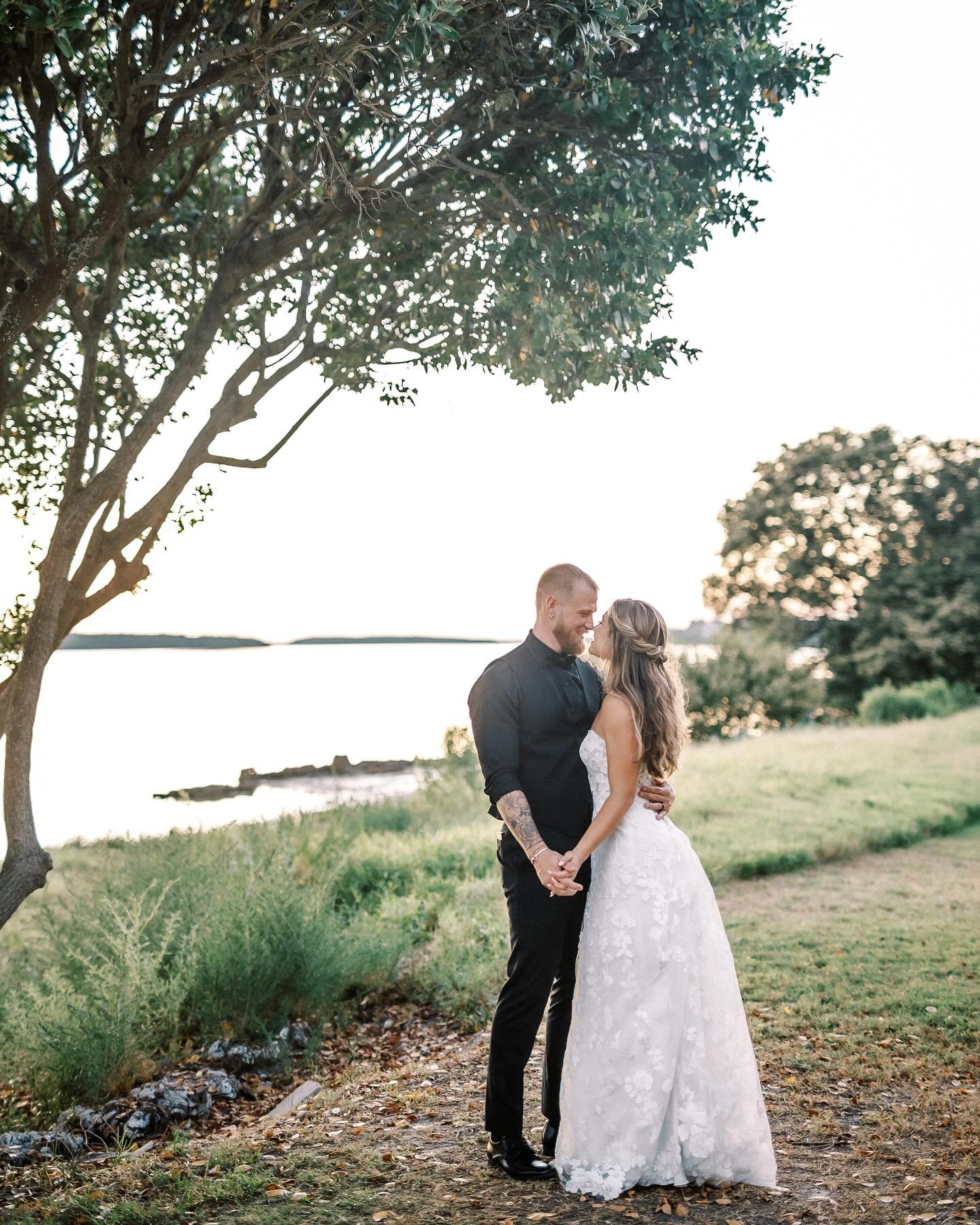 3 favorites of these two!!🤍

#tampaweddingphotographer #stpeteweddingphotographer #clearwaterweddingphotographer #ameliaislandweddingphotographer #fernandinabeachphotographer #staugustineweddingphotographer #floridaweddingphotographer #destinationwe
