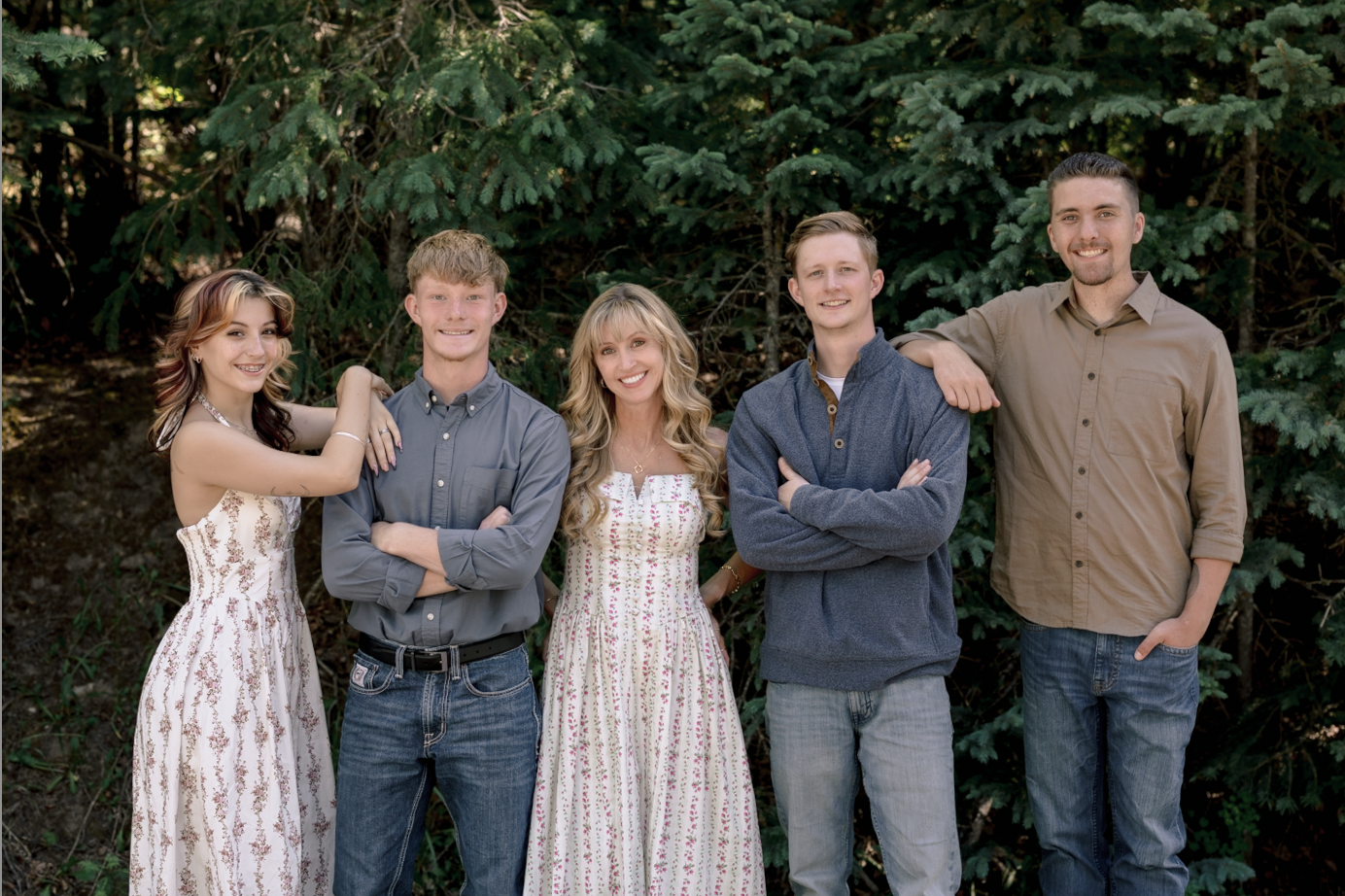Family-Photographer-Pueblo-CO 2026.06 Pitts 01.png