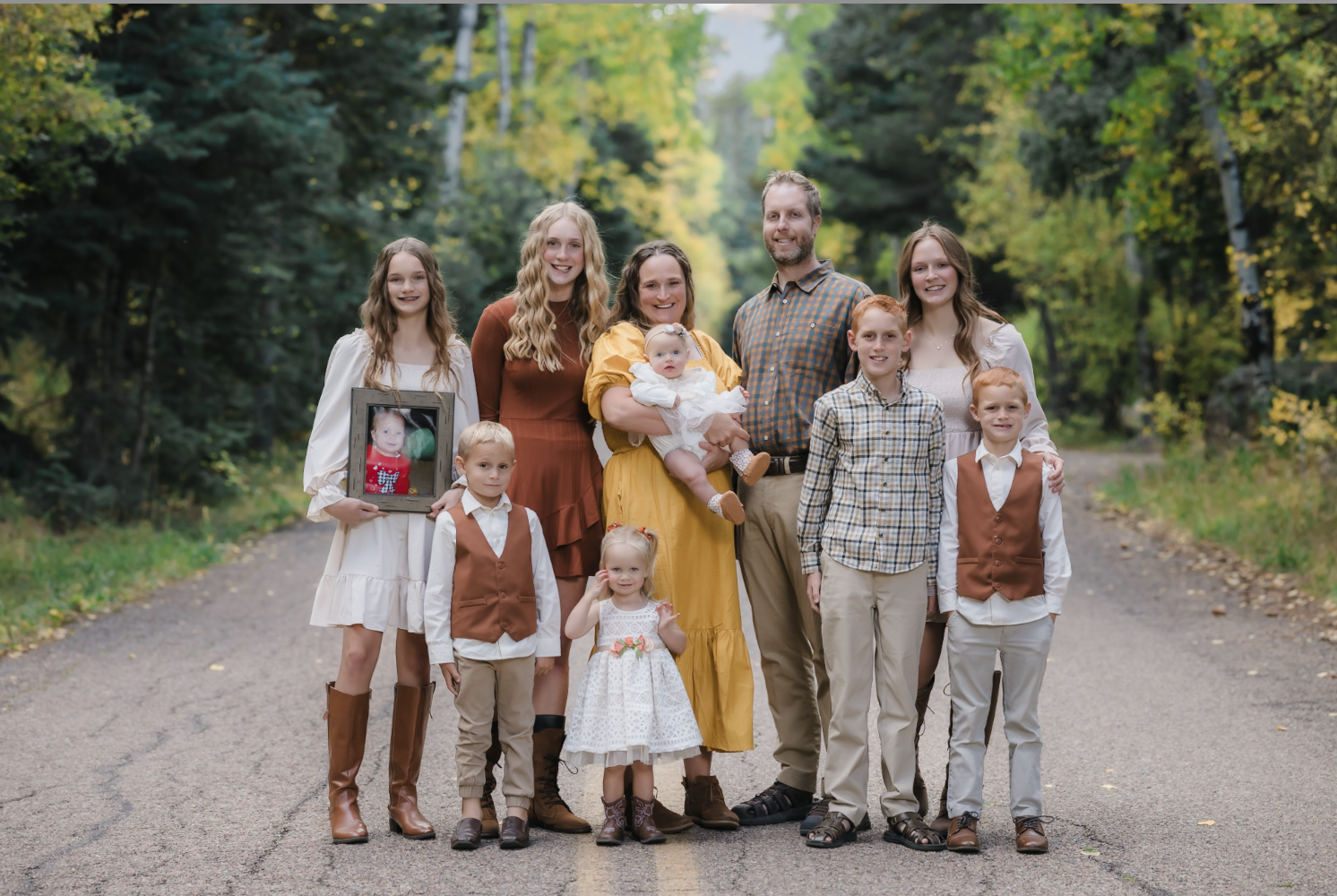 Family-Photos-Pueblo-CO 2024 Schoofs 01.png