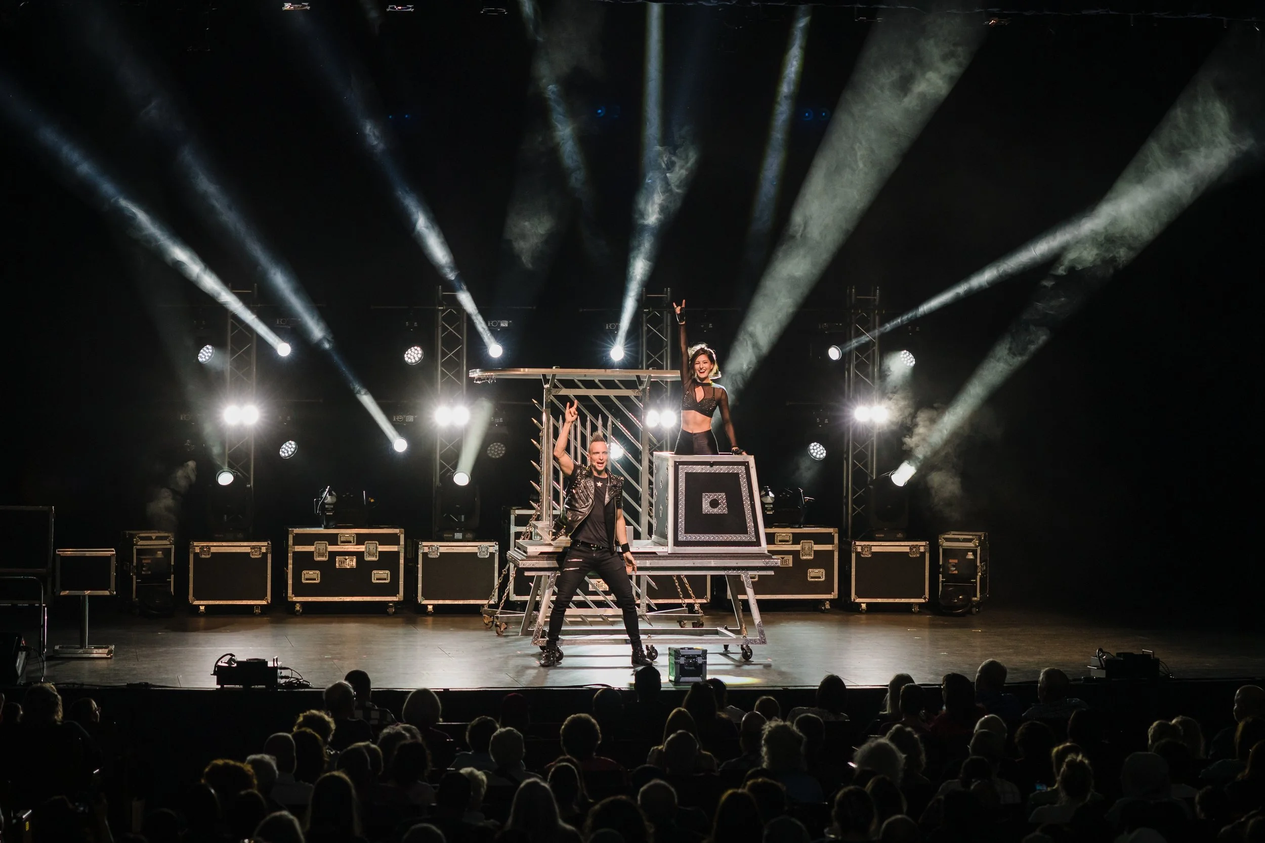 Lepik-Photography-Memorial-Hall-Illusionist-Leon-Etienne-Magic-Rocks-2025-Main-80.jpg