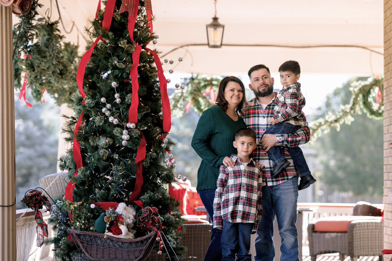 Holiday-Photographer-Pueblo-CO 2025 Gutierrez 02.png