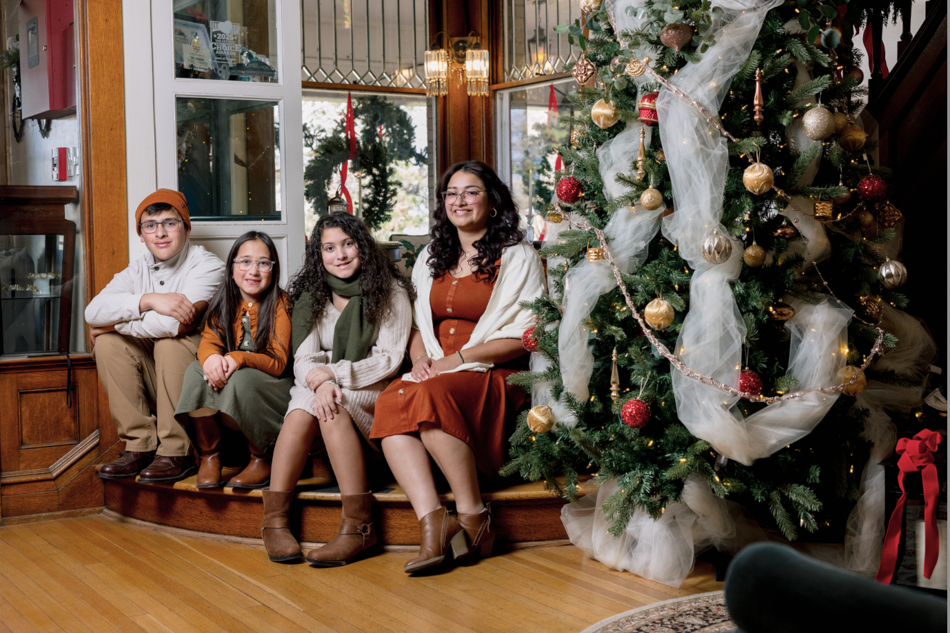Holiday-Photographer-Pueblo-CO 2025 De Anda 02.png
