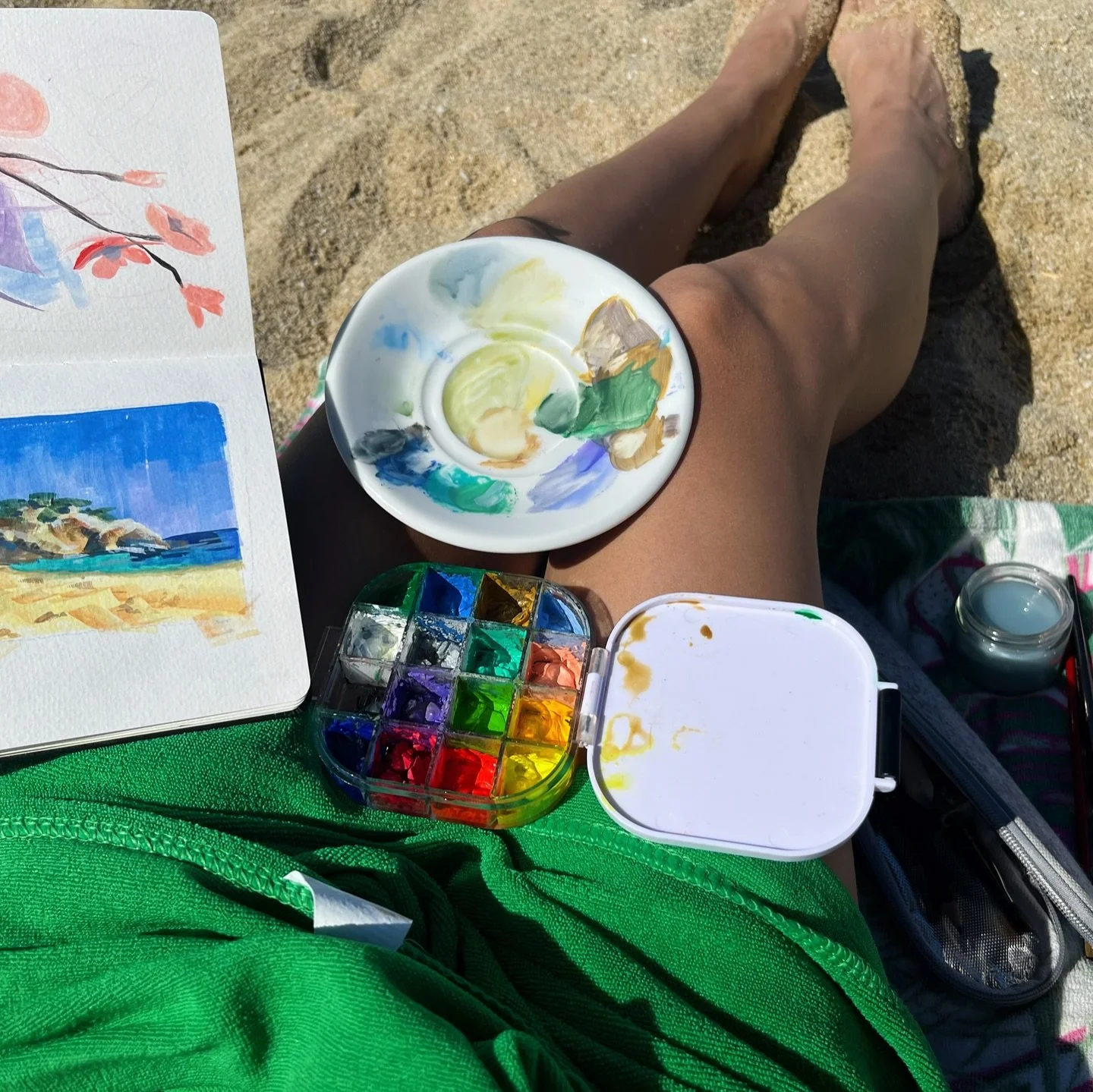 My first plein air gouache sketch! Done in Greece ☀️ Pretty proud of this one all things considered 😭 
. 
#Drawing #draws #illustration #art #doodle #sketch #painting #らくがき #イラスト #gouache #sketchbook #pleinair #paint #beach
