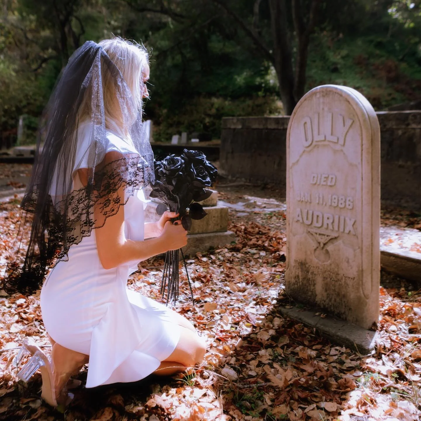 My new song &ldquo;Olly&rdquo; is out now, a heartbreaking ballad about mourning the living, written as a eulogy for a love that transformed into something unrecognizable. 🪦

I wrote this song a long time ago but it felt too vulnerable to release. N