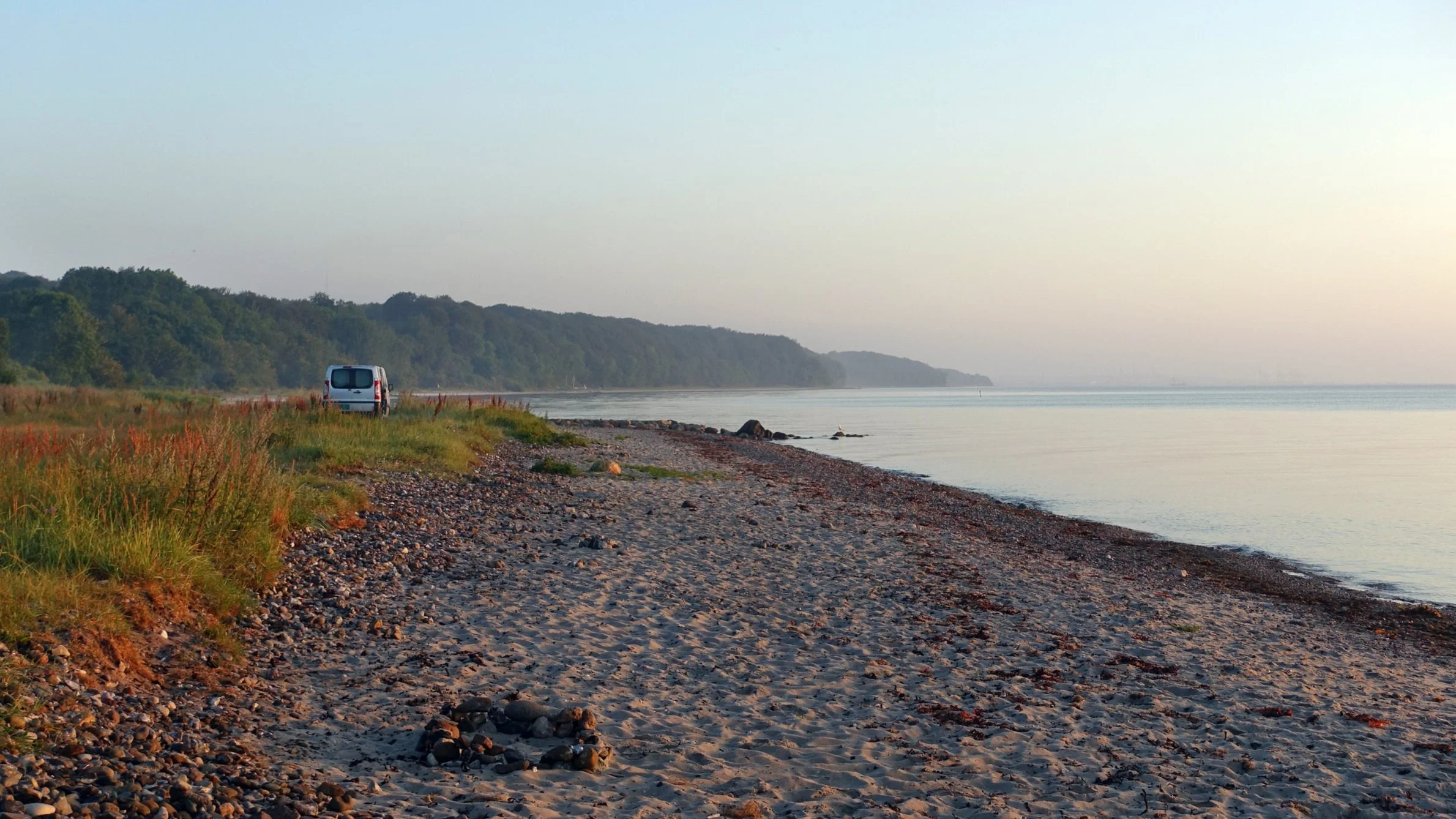 Mariendal strand, Aarhus kan såvidt skimtes i horisonten.