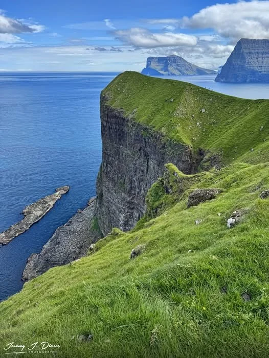“Green Heights, Endless Blue” near the village of Trøllanes, Faroe Islands