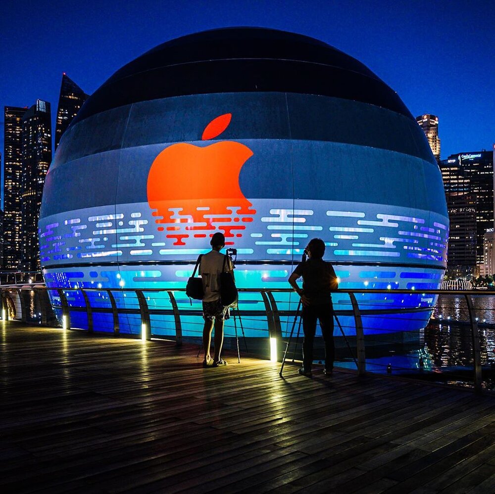 This giant glowing orb is the world's first floating Apple Store - The Verge