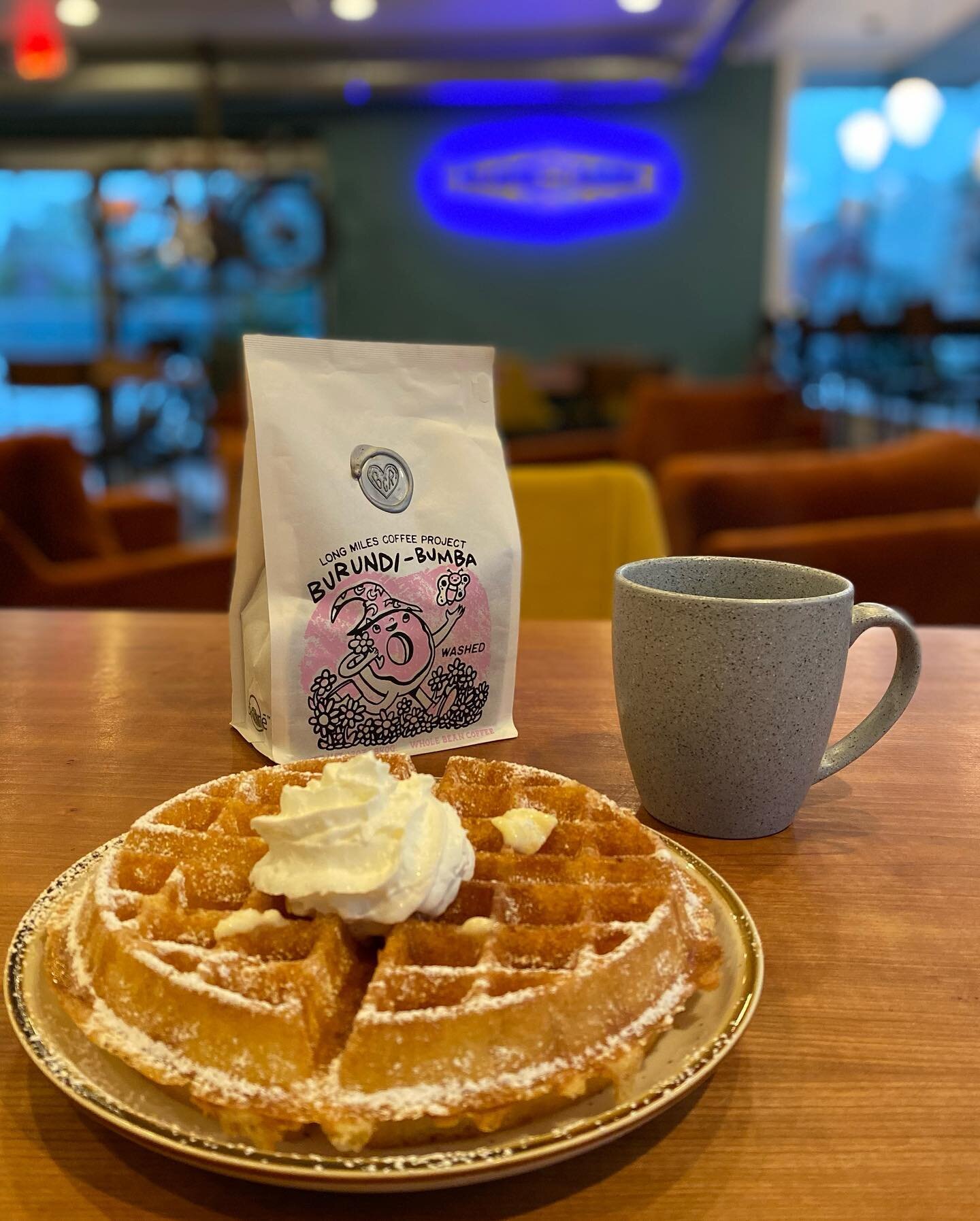 Rainy days got ya down? Stop in and have a waffle and one of the tasty pour overs from our guest roaster @brandywinecoffeeroasters! We have their Burundi Bumba Long Miles and the Colombia Santa Barabara Natural on our bar this week.  Both are super t