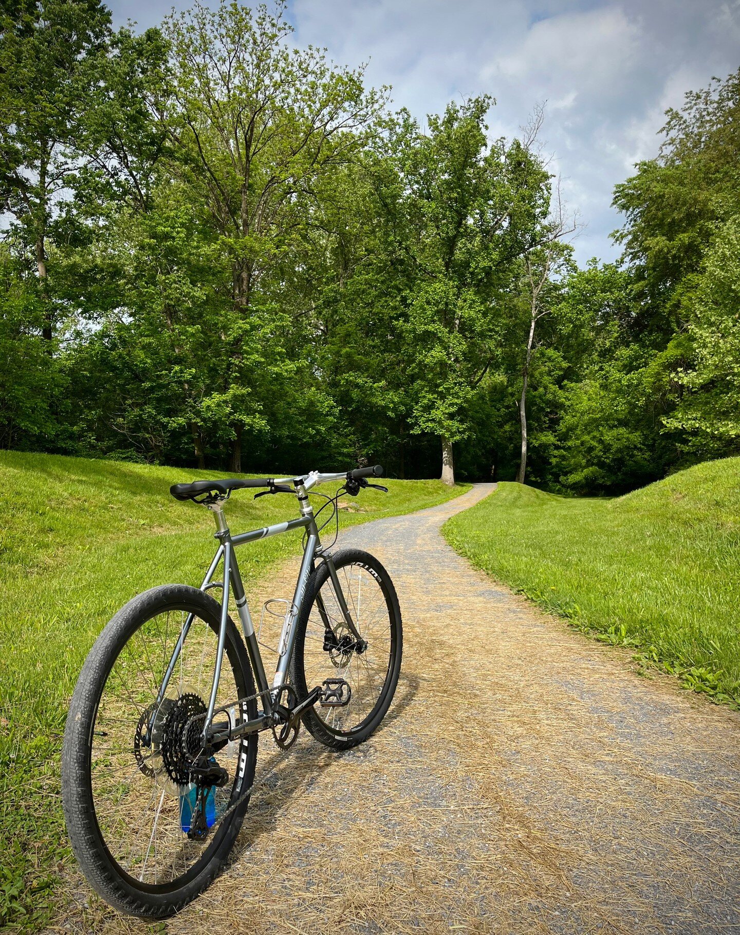 All City makes some great stuff and this one is one of our favorites. Whether it's gravel or pavement or something in between, the Space Horse is up for pretty much anything. Throw some bags on it and it's a weekend tourer. Or add a rack and basket a