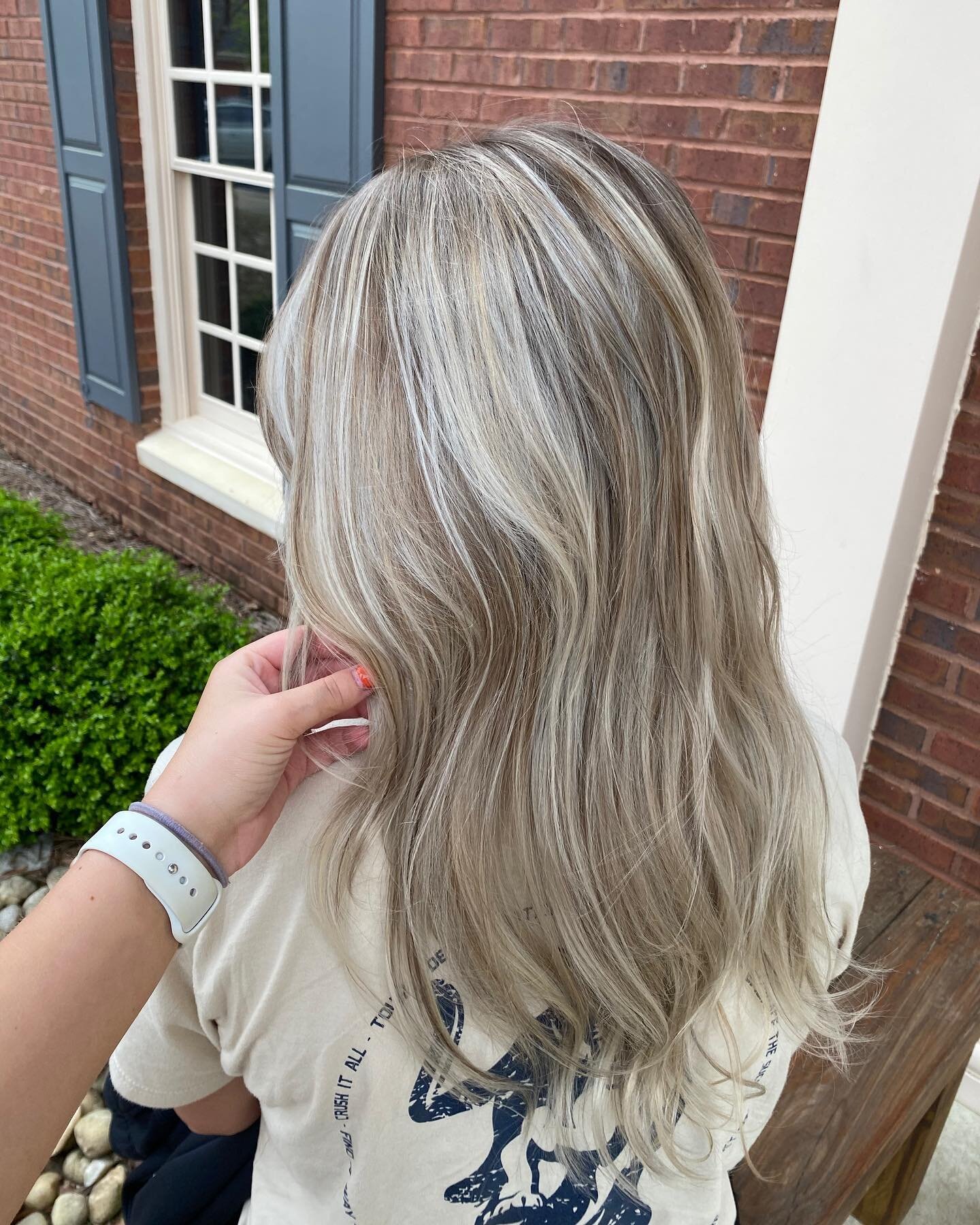 Icy, sassy, and blonde ⭐️💗