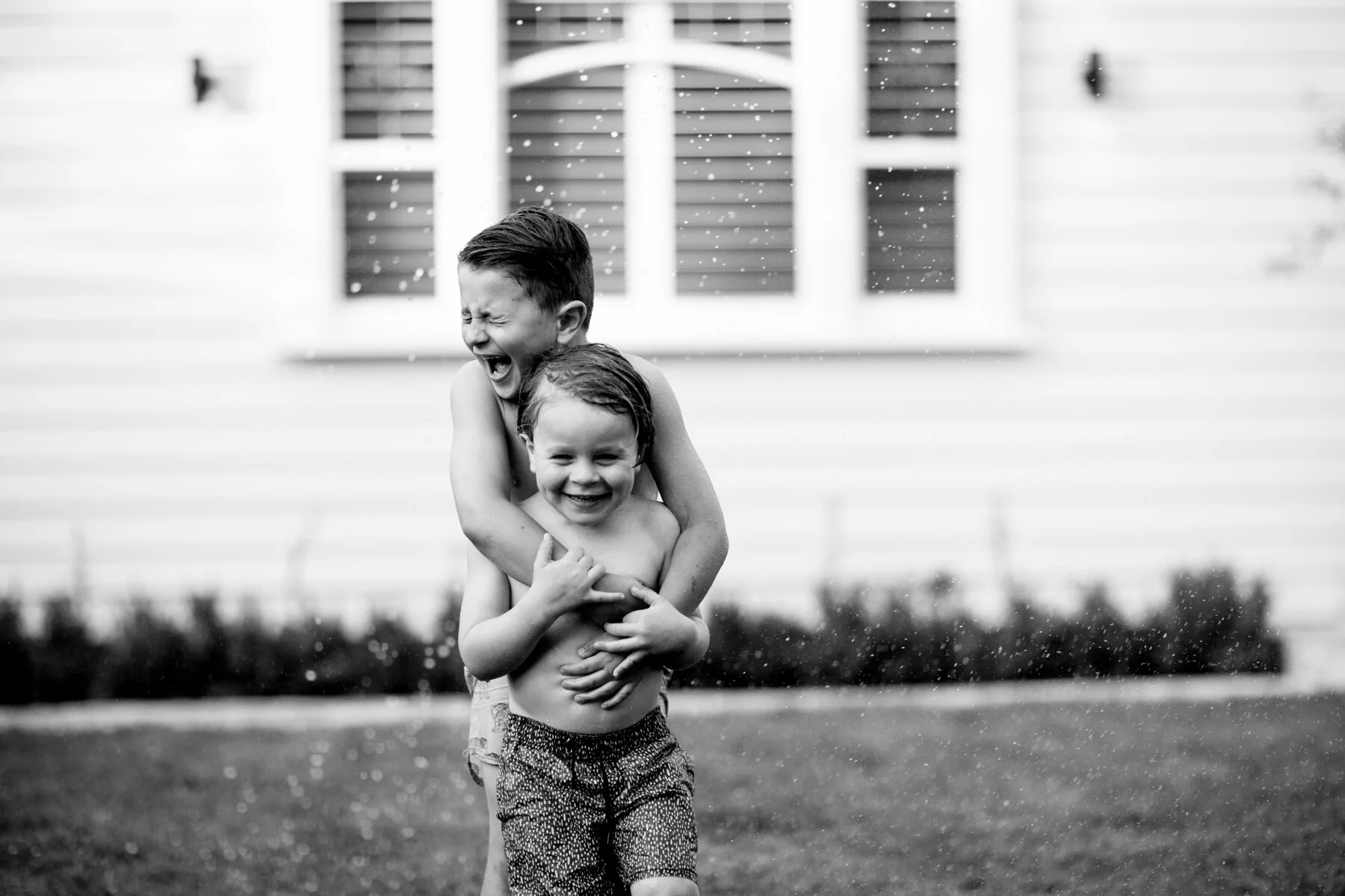 Frankie and Luca, Water fight, Family Shoot, Melbourne