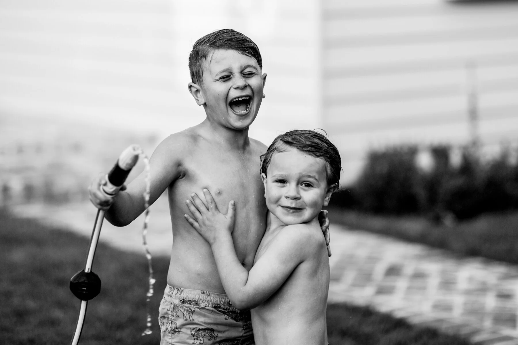 Frankie and Luca, Water fight, Family Shoot, Melbourne