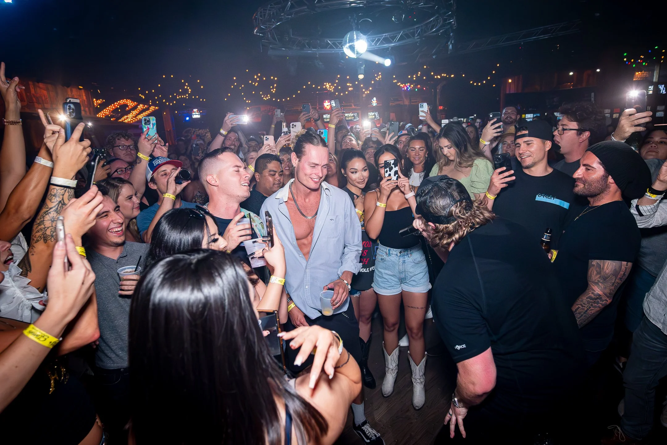 Concert Photo By @photosbyericky, ©Ericky Hernandez Las Vegas
Performing Artist Nate Smith with Crowd
Location/ Venue Stoney’s Rockin’ Country in Las Vegas
