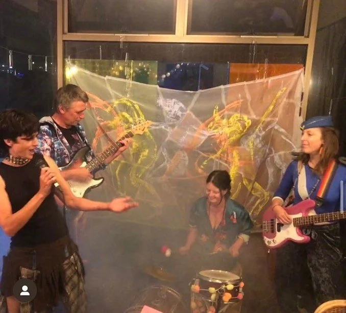 Da Band: Rain an Sauce!
Being rel punk cos we yell at people and celebrate the arrival of the spirit 
See one of our more famous gigs here: https://m.youtube.com/watch?v=dCCkj954TMw&amp;pp=ygUbTGl0dGxlIGJhbmRzIHJhaW4gYW5kIHNhdWNl

@kok.arjan @ann_men