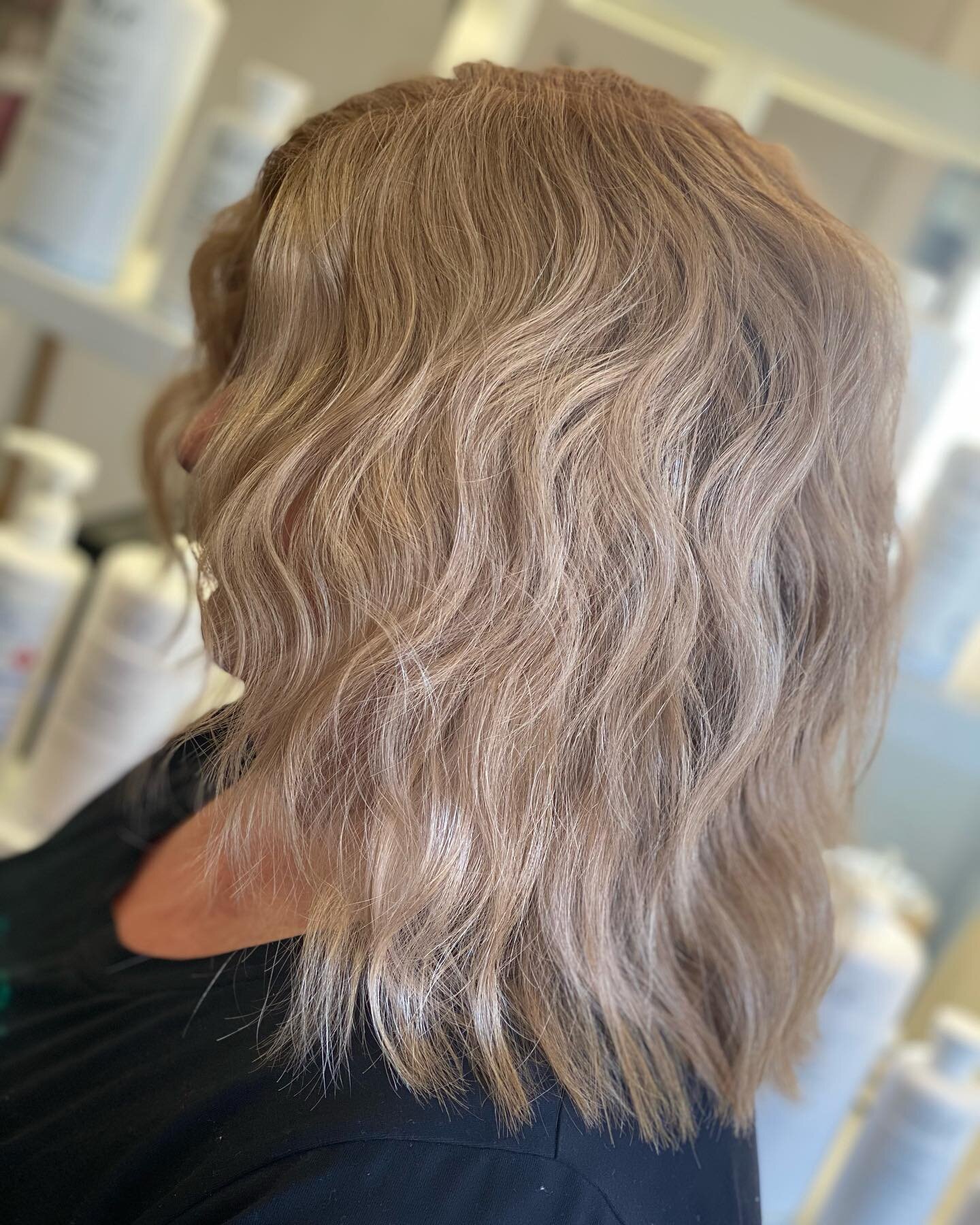 Pretty in pearl, using @tidalhair Tidal Waver to style 🌊