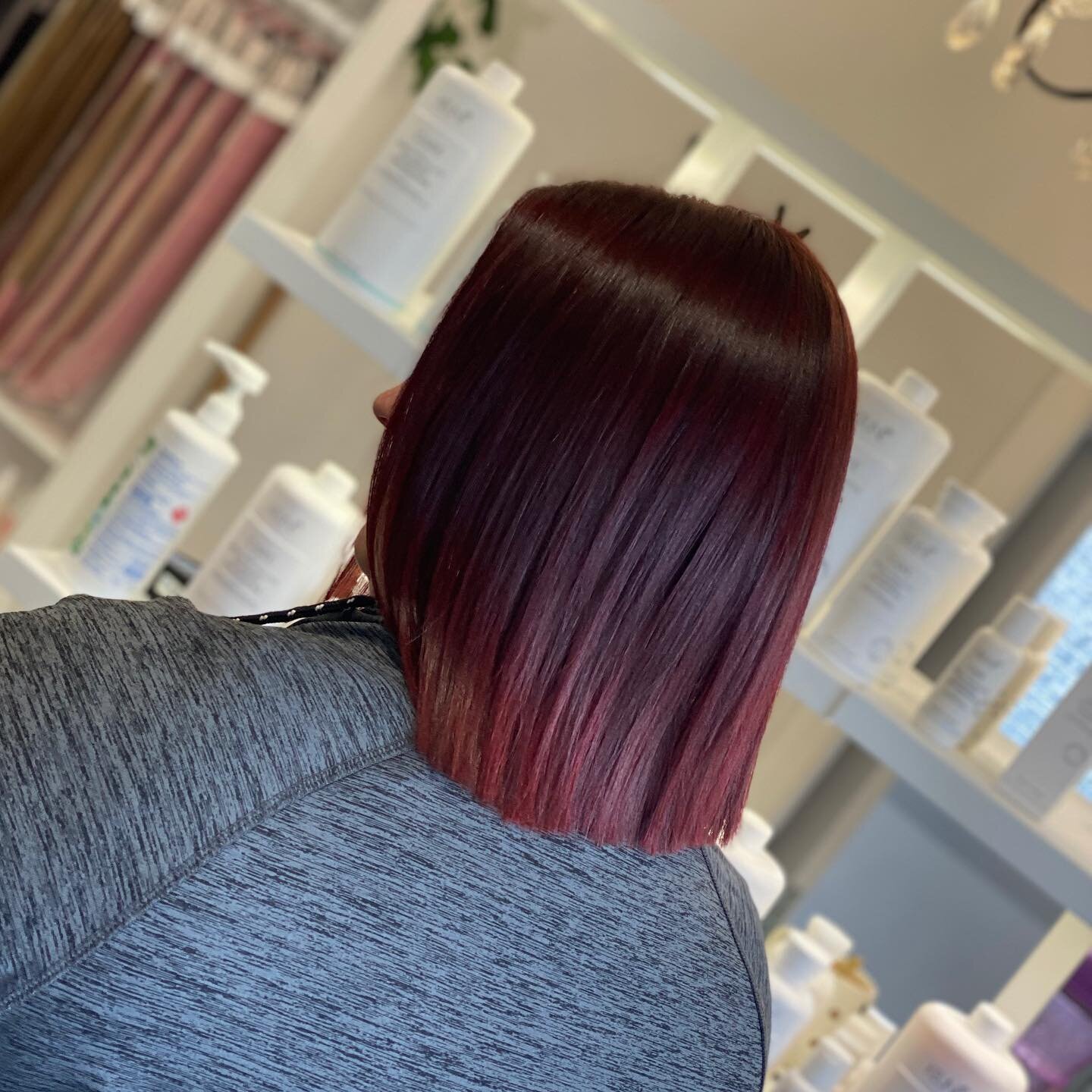 Radiant Red 😍🥰
.
Boring blonde be gone!