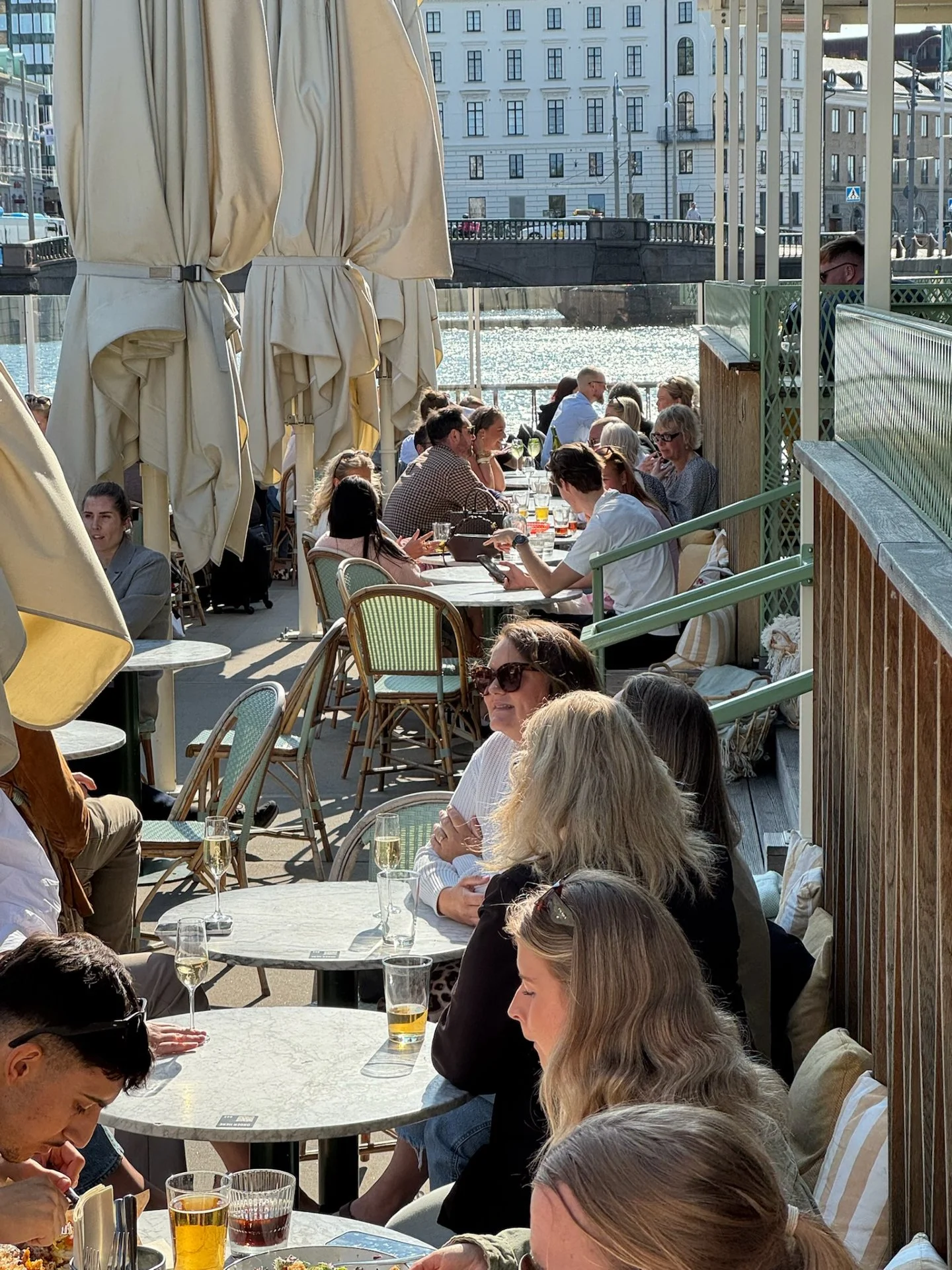 Ta en paus p&aring; Bron idag. Solen kommer sen. 😎
