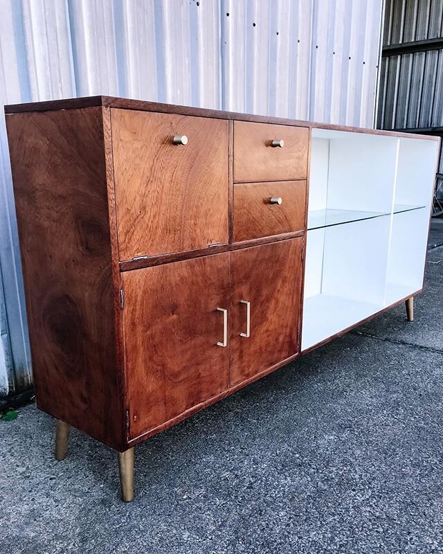 RESTORE 🪑 Excited to be sharing my very first restoration piece! COVID has given me a little extra time to start learning and practicing. This baby sold in the first two hours! You better believe I have plenty more to come 🕺
➡️ Before &amp; After i