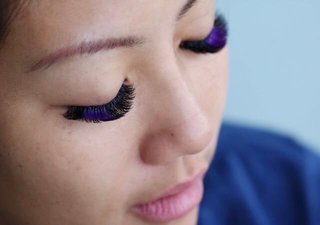 Peek-a-boo Purple ⠀
Great for flashing those brown eyes.⠀
⠀
Hope everyone&rsquo;s been staying safe at home. I&rsquo;ve just been experimenting with new cooking recipes, exercising, reorganizing and going through the clutter that is my home and close