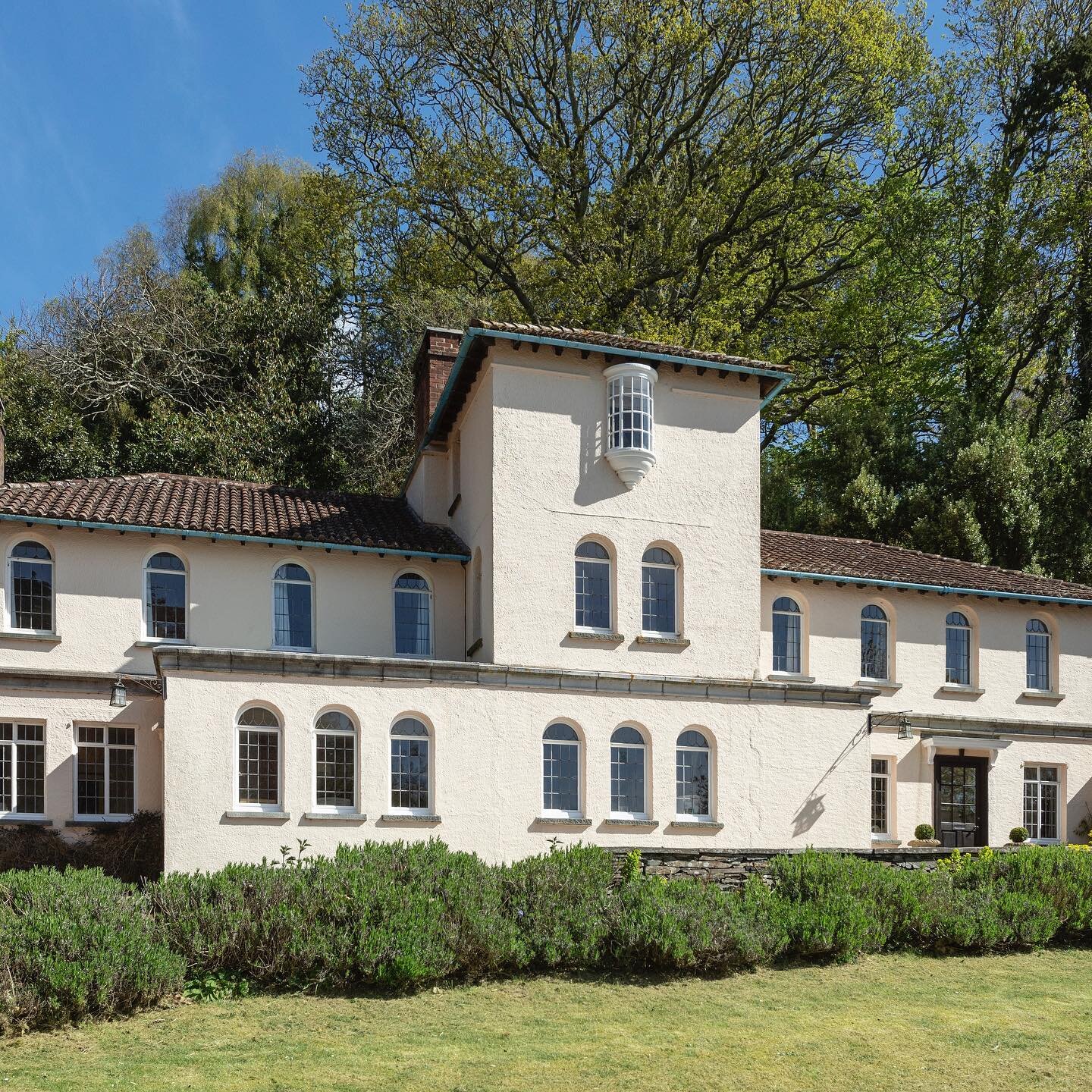 **LAST MINUTE AVAILABILITY | 25th July - 1st August 2021**

Villa Crusoe, Devon | Sleeps 11 | Dog friendly

Set deep within the beautiful Devon countryside, yet just 8 miles from Bantham Beach on Devon&rsquo;s favourite coastline, this idyllic holida