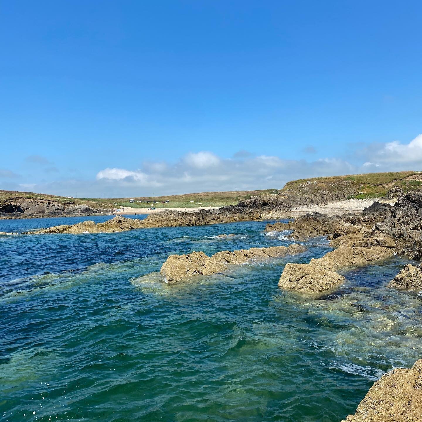 One of the team has recently come back from a heavenly staycation on the Isle of Anglesey in Wales, she was met with a glorious stretch of coastline, brimming with white sandy beaches and hidden coves waiting to be discovered! Days were spent walking