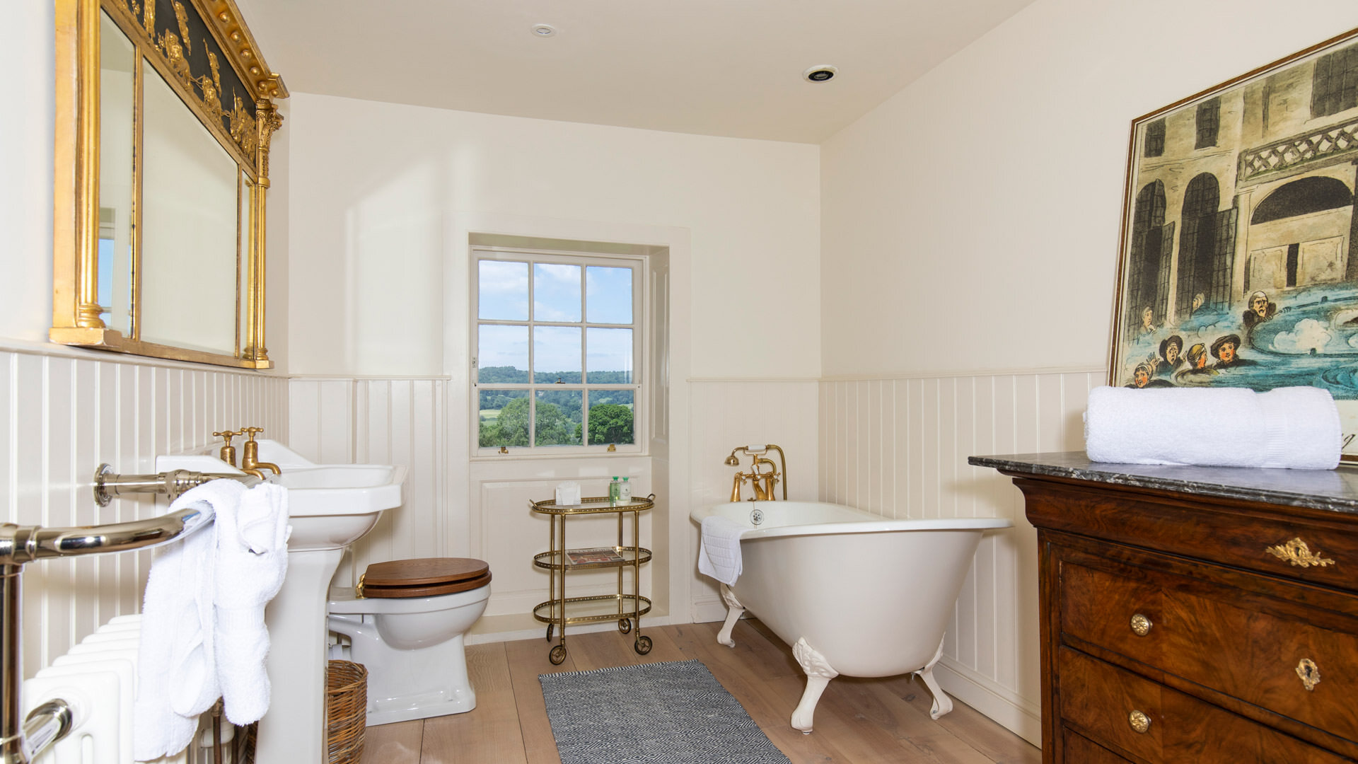 Sheepscombe-House-bathroom.jpg
