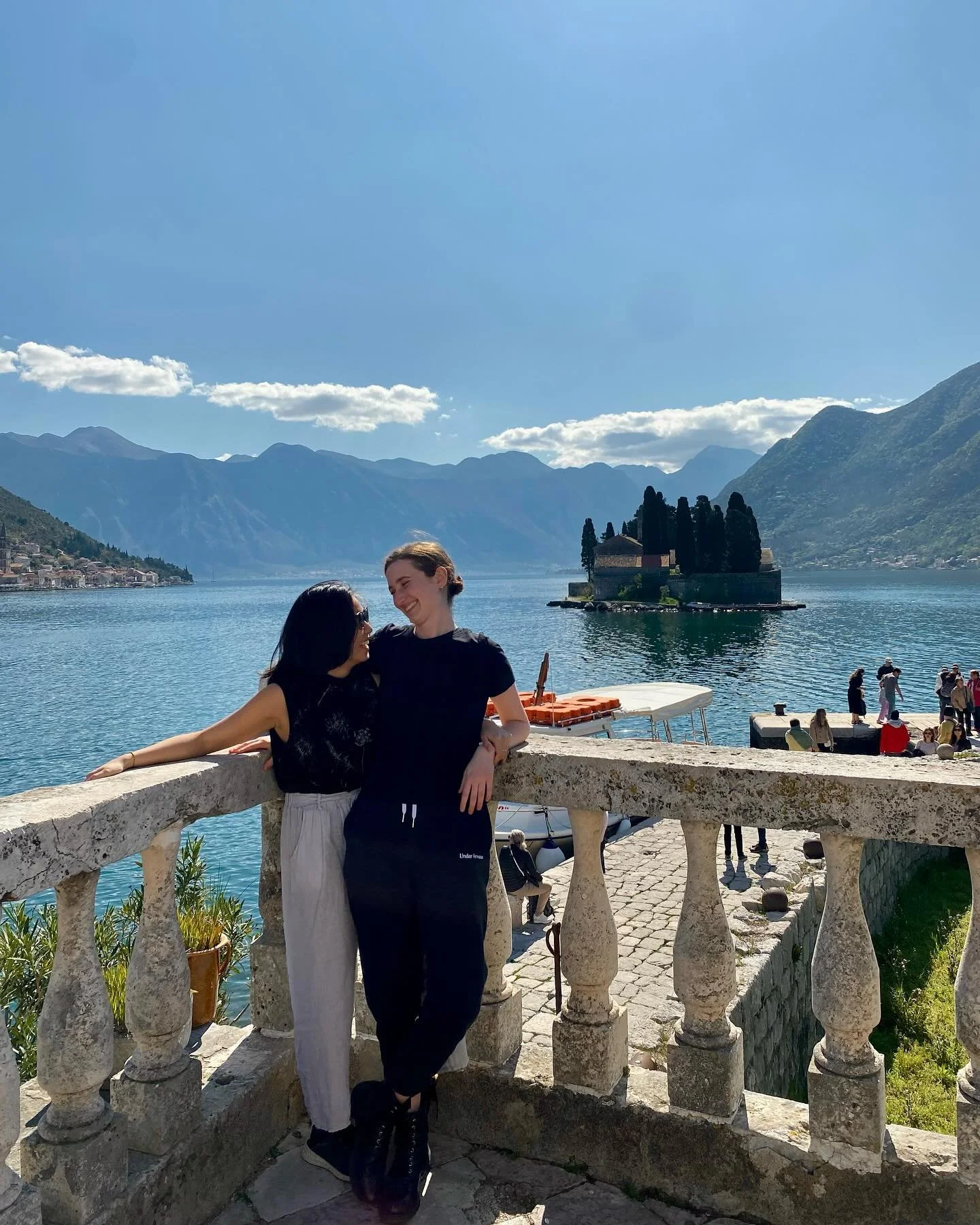 Weekends with a historian (ft. 🐈🐈&zwj;⬛)