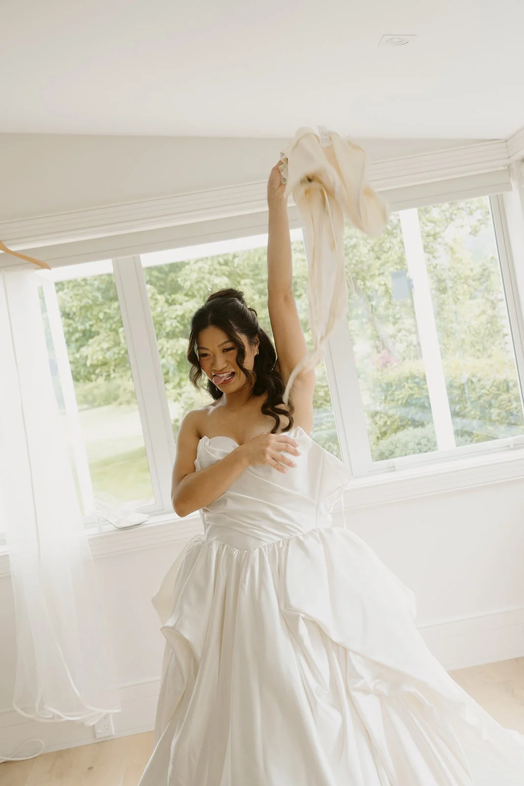 Bride getting ready with bridesmaids at Millbrook Resort Queenstown