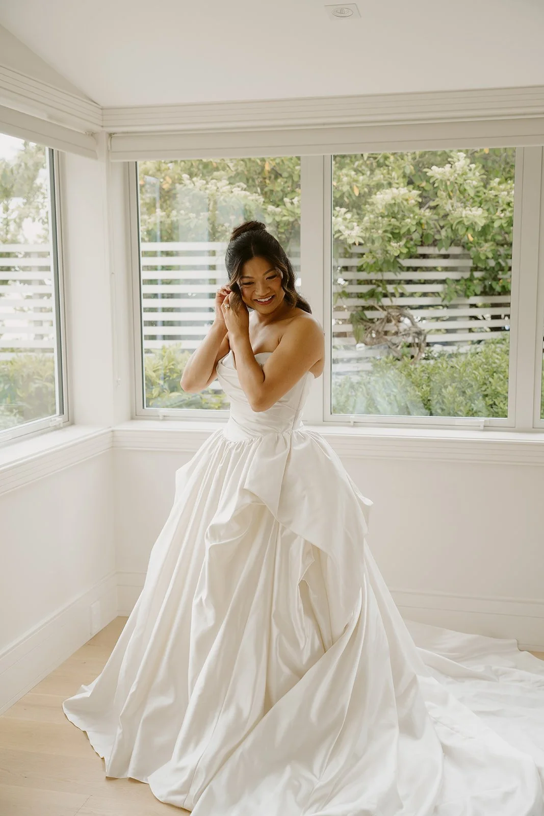 Bride getting ready with bridesmaids at Millbrook Resort Queenstown