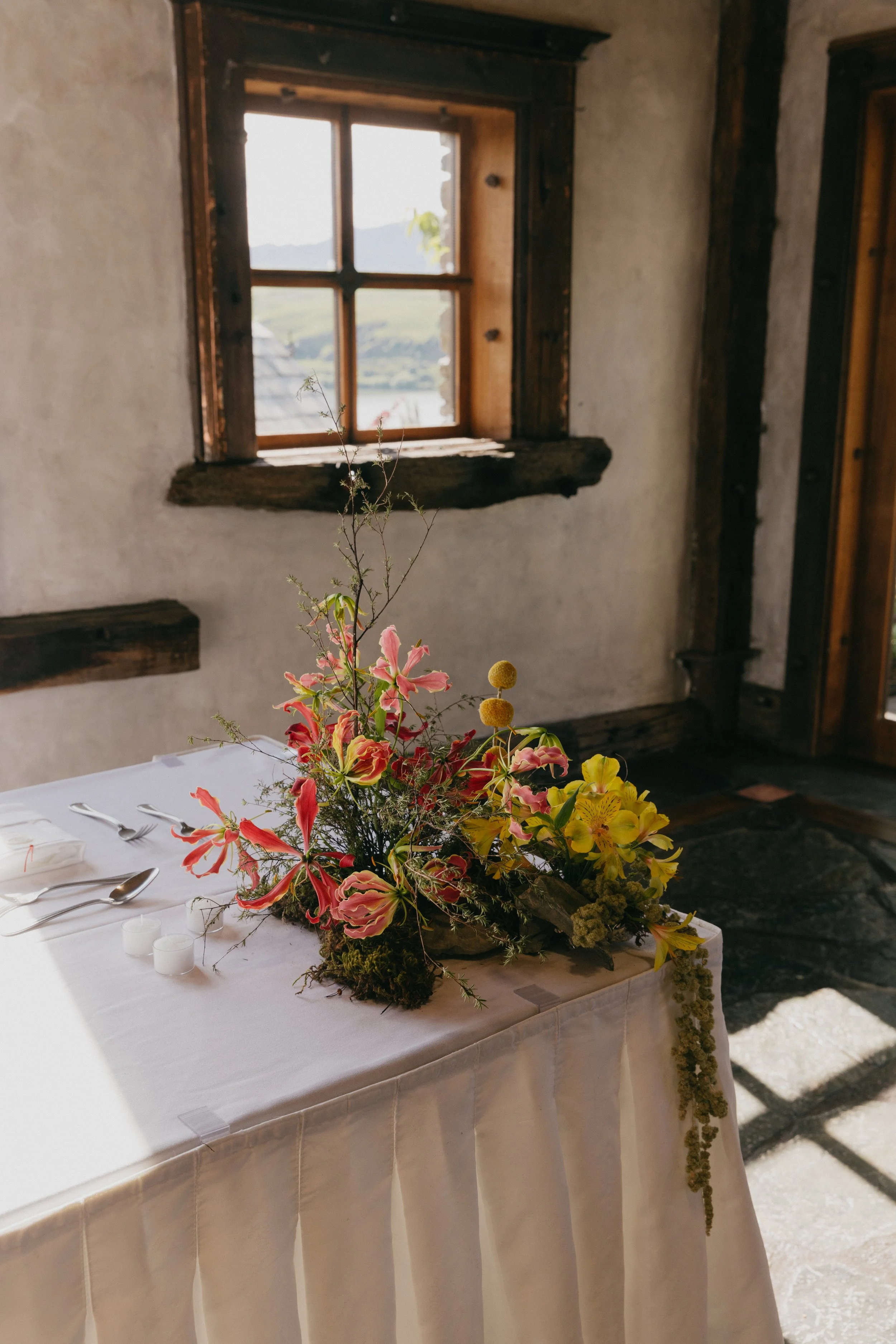 Orangic styled wedding reception centerpieces at the Stoneridge Estate, Queenstown