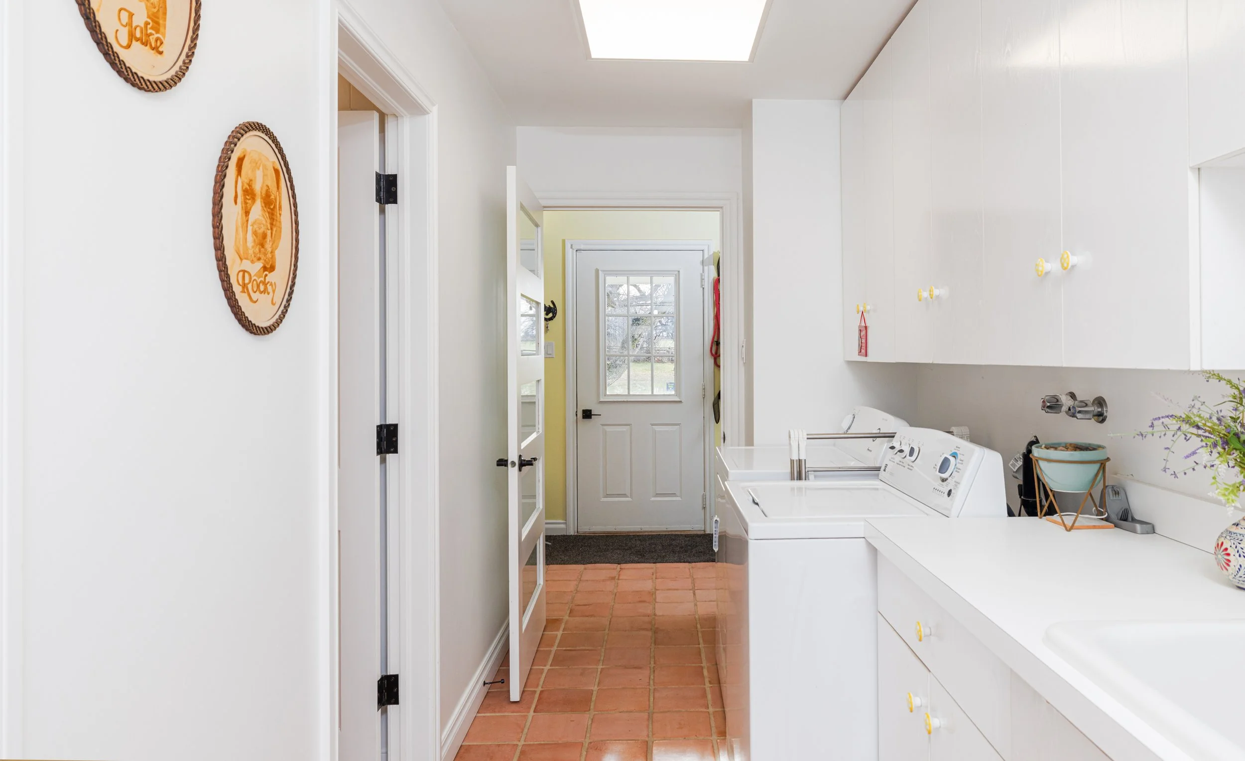 19- 5228 1ST LINE - ERIN - PHOTO- Mitch Hubble - Modern Movement Creative -November 24, 2025 .jpg