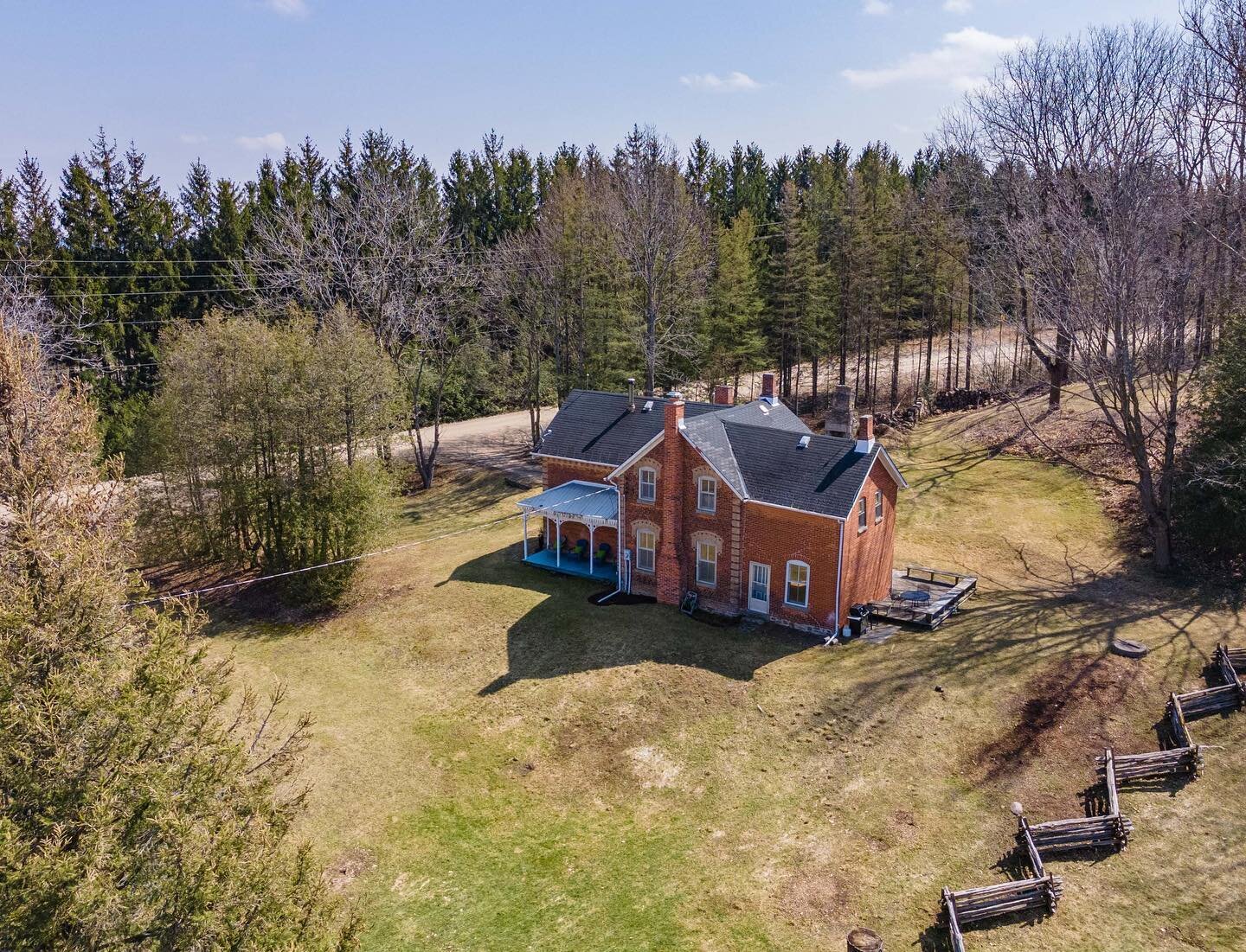Exclusive listing ✨ 953136 7th Line EHS, Mono, ON 🌲🏡

A wonderful opportunity to own a piece of Mono Township's history. This special property was built in 1891 and remarkably has only been in two families since that time. Sitting on 29 acres of ro